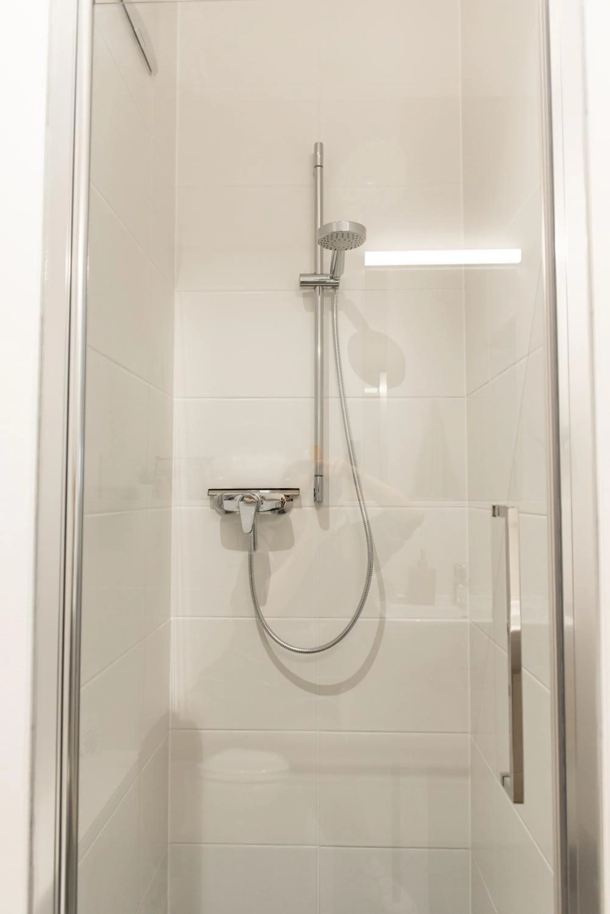 Shower in MyRoom - Top Munich Serviced Apartments
