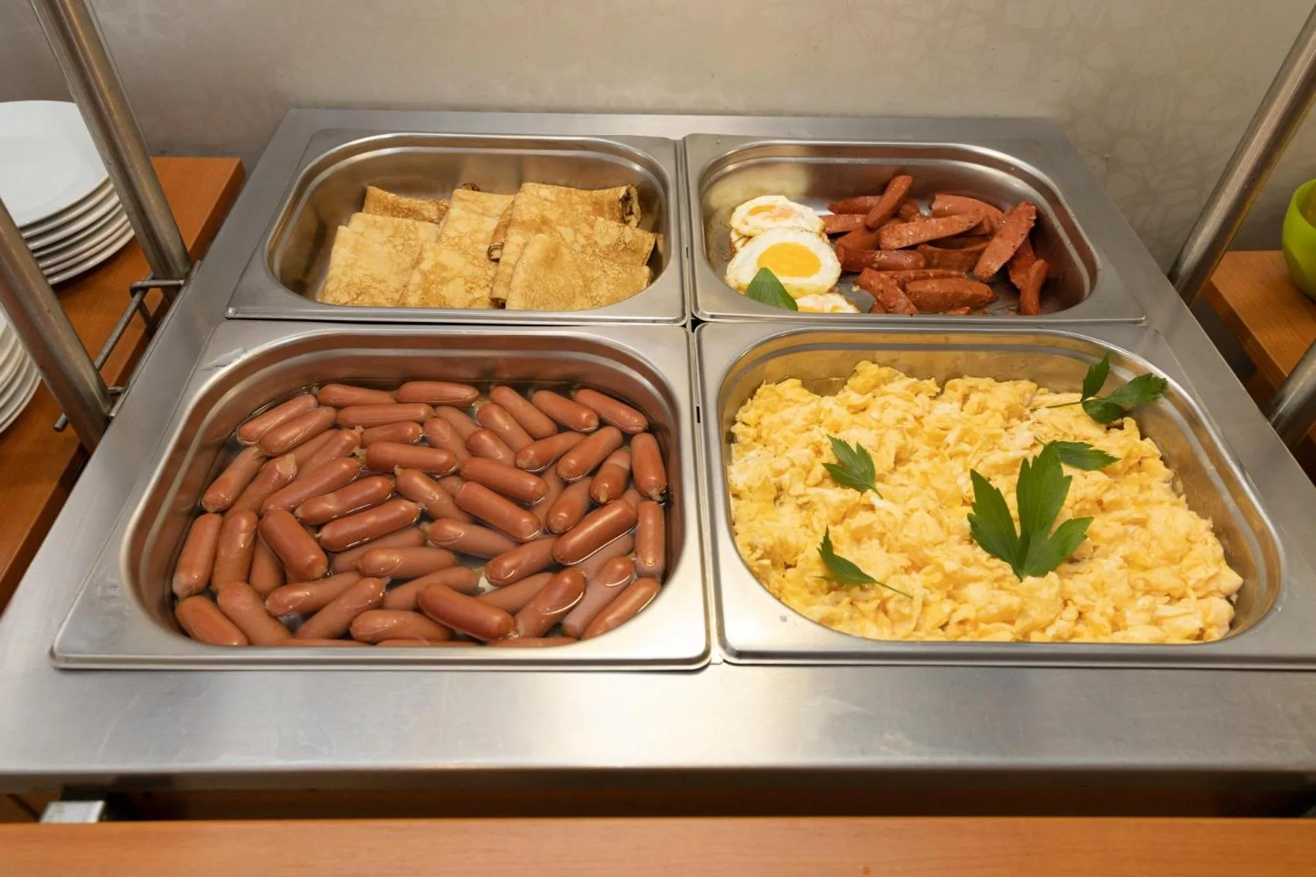 Buffet breakfast in Hotel Kanarek