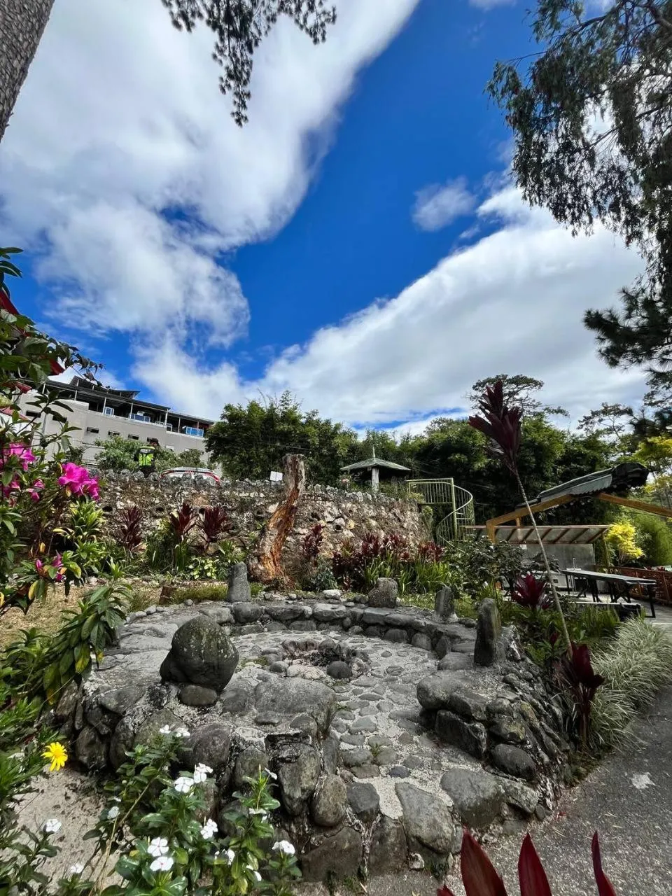Area and facilities in Log Cabin Hotel - Baguio
