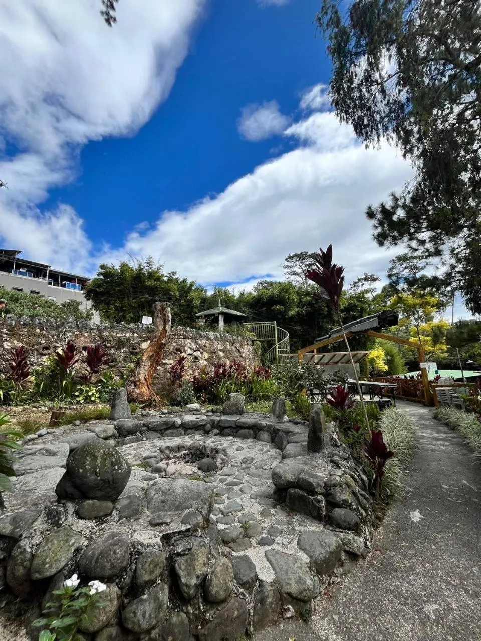 Area and facilities in Log Cabin Hotel - Baguio