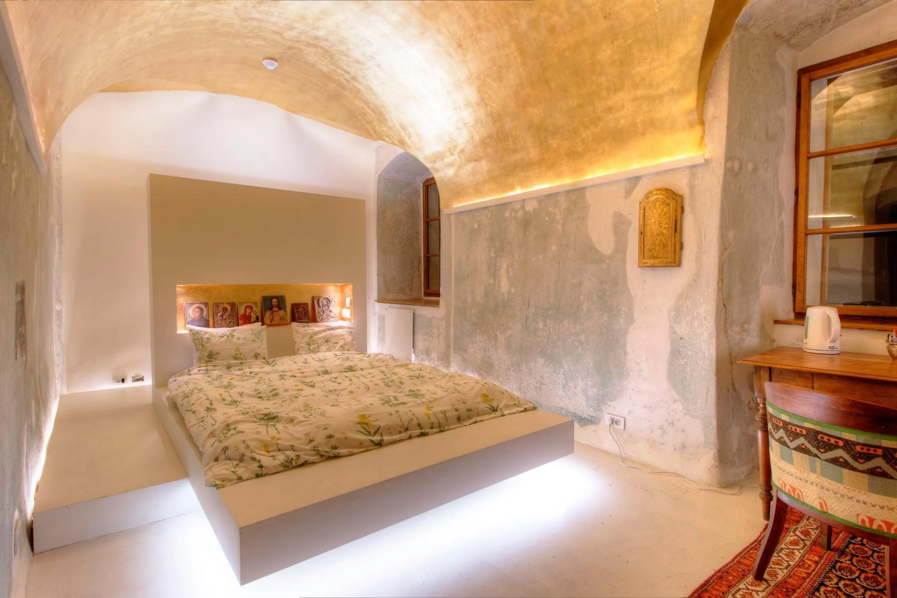 Small Double Room in Chateau Třebešice
