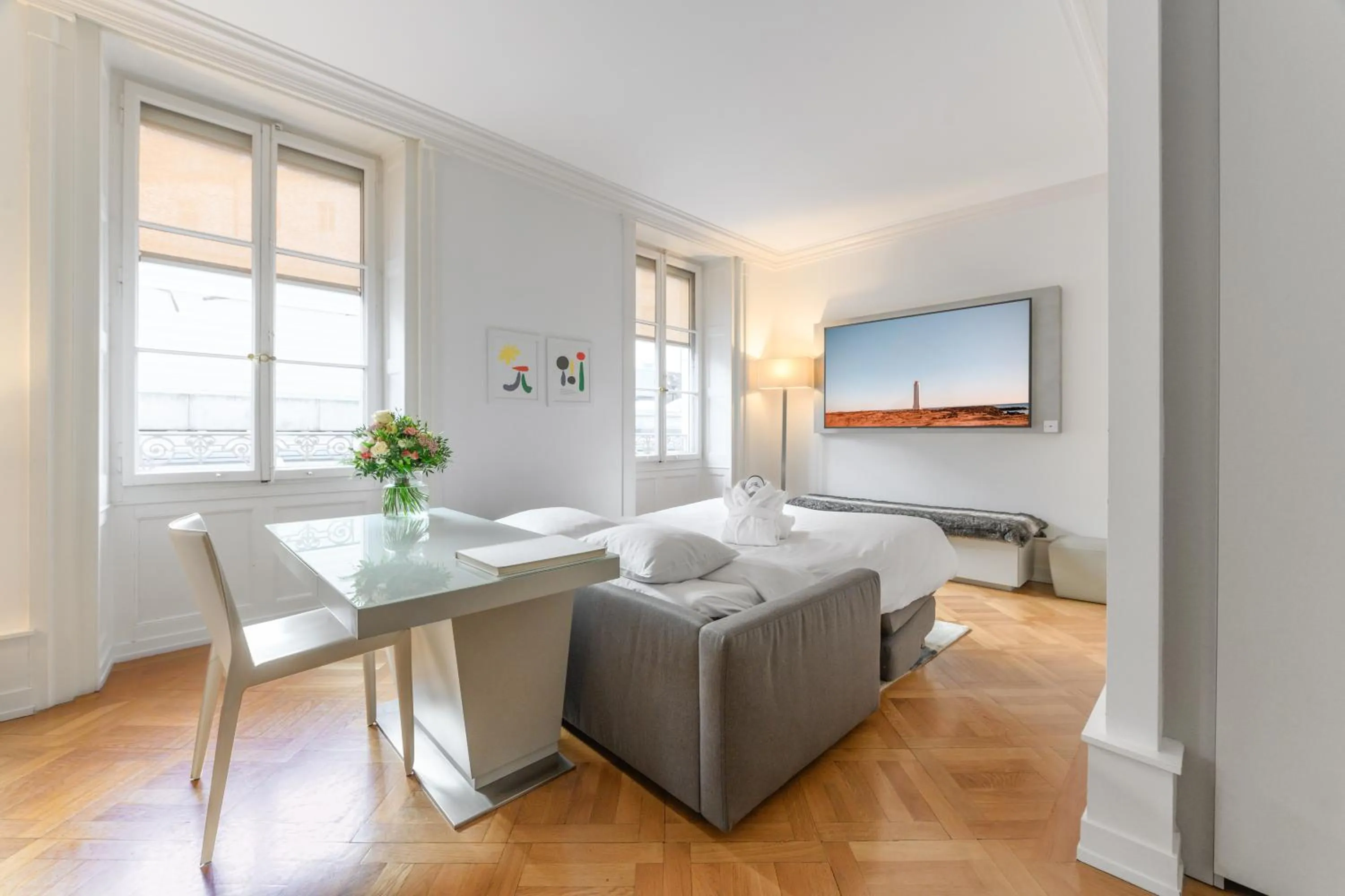TV and multimedia, Bed in Swiss Luxury Apartments Geneva