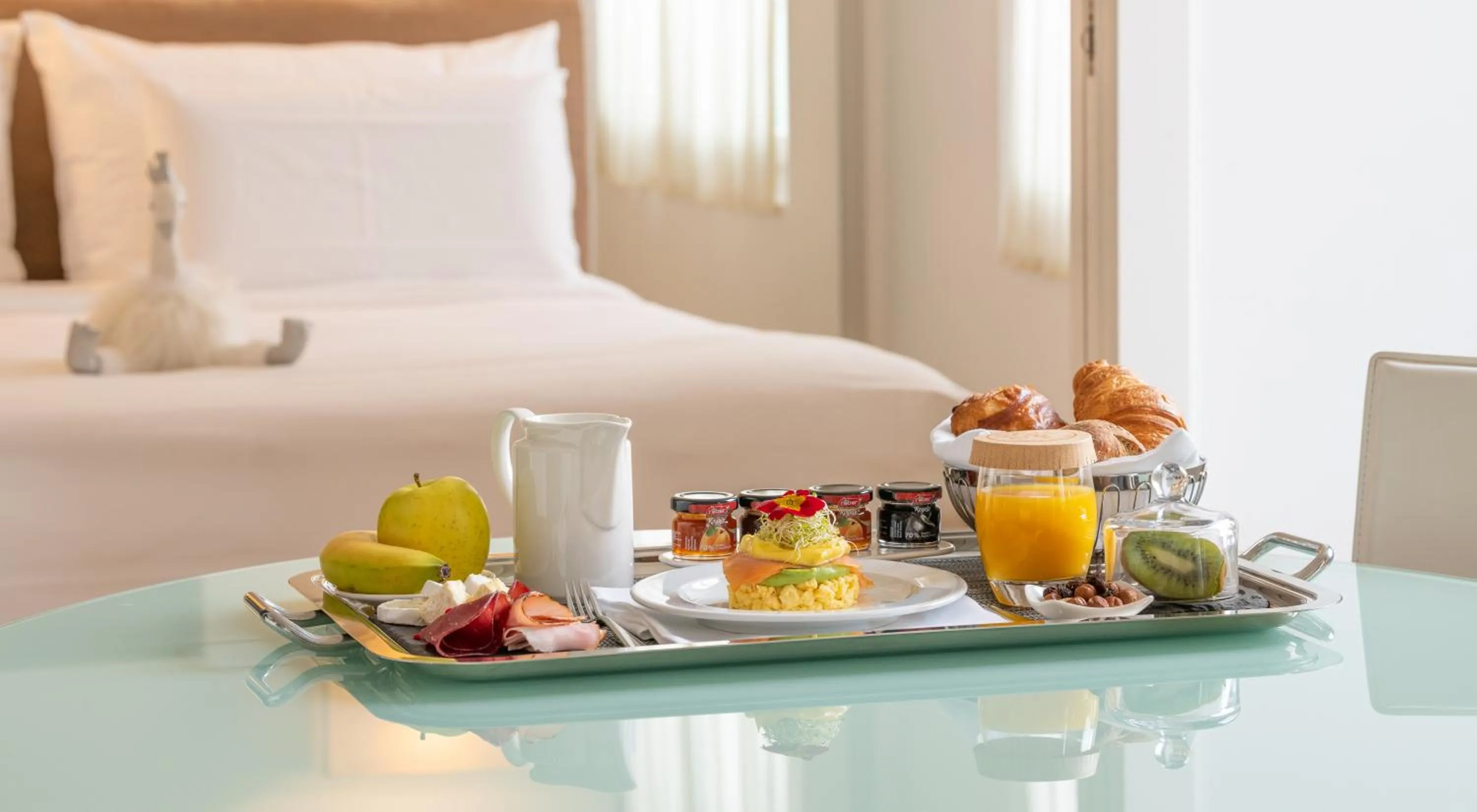 Continental breakfast, Bed in Swiss Luxury Apartments Geneva