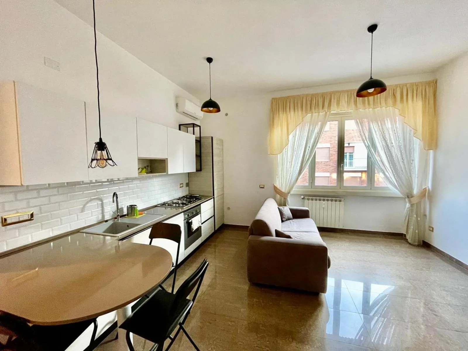 INTERNO DIECI