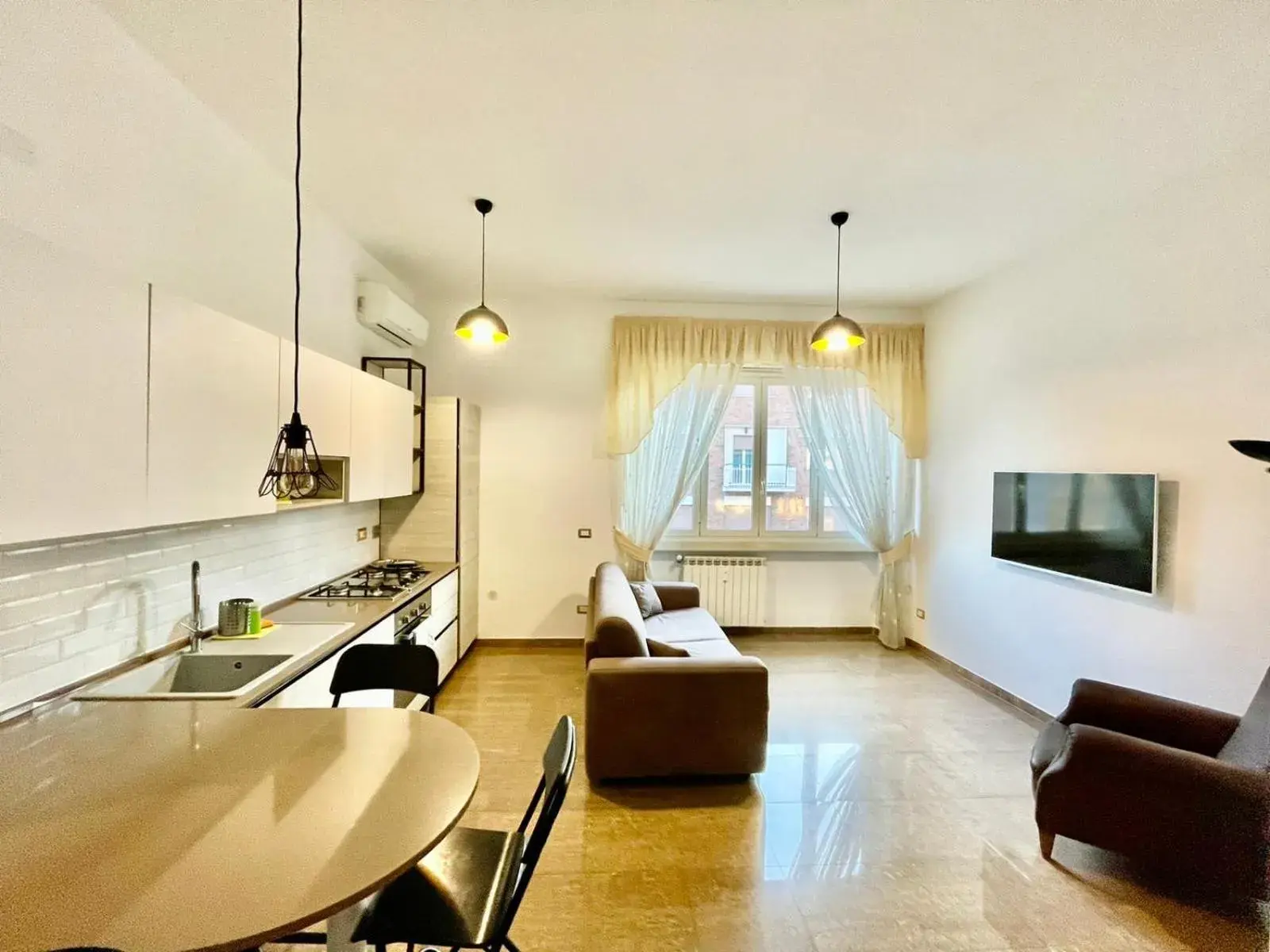 INTERNO DIECI INTERNO DIECI