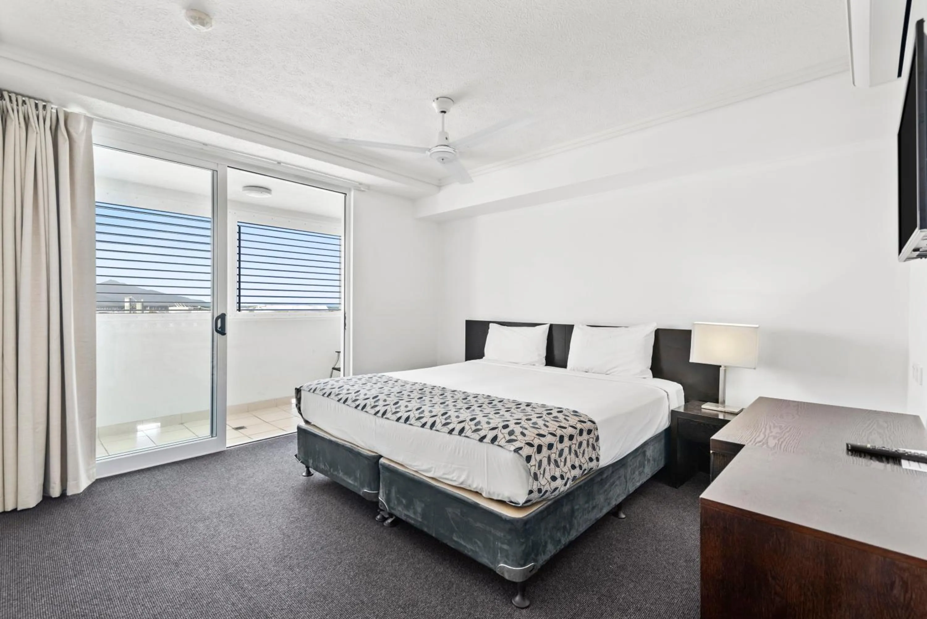 Bed in Cairns Central Plaza Apartment Hotel Official