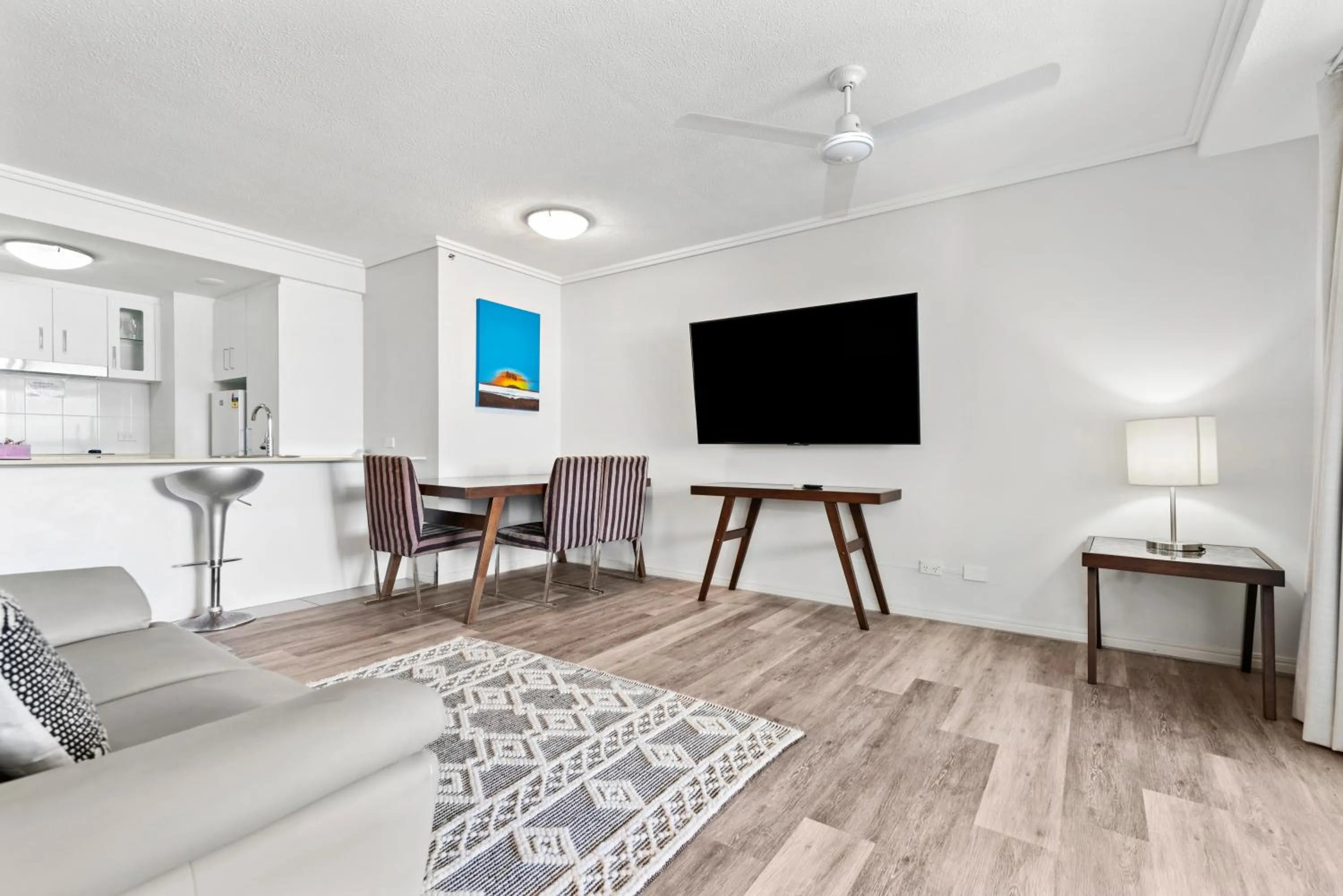 TV and multimedia in Cairns Central Plaza Apartment Hotel Official