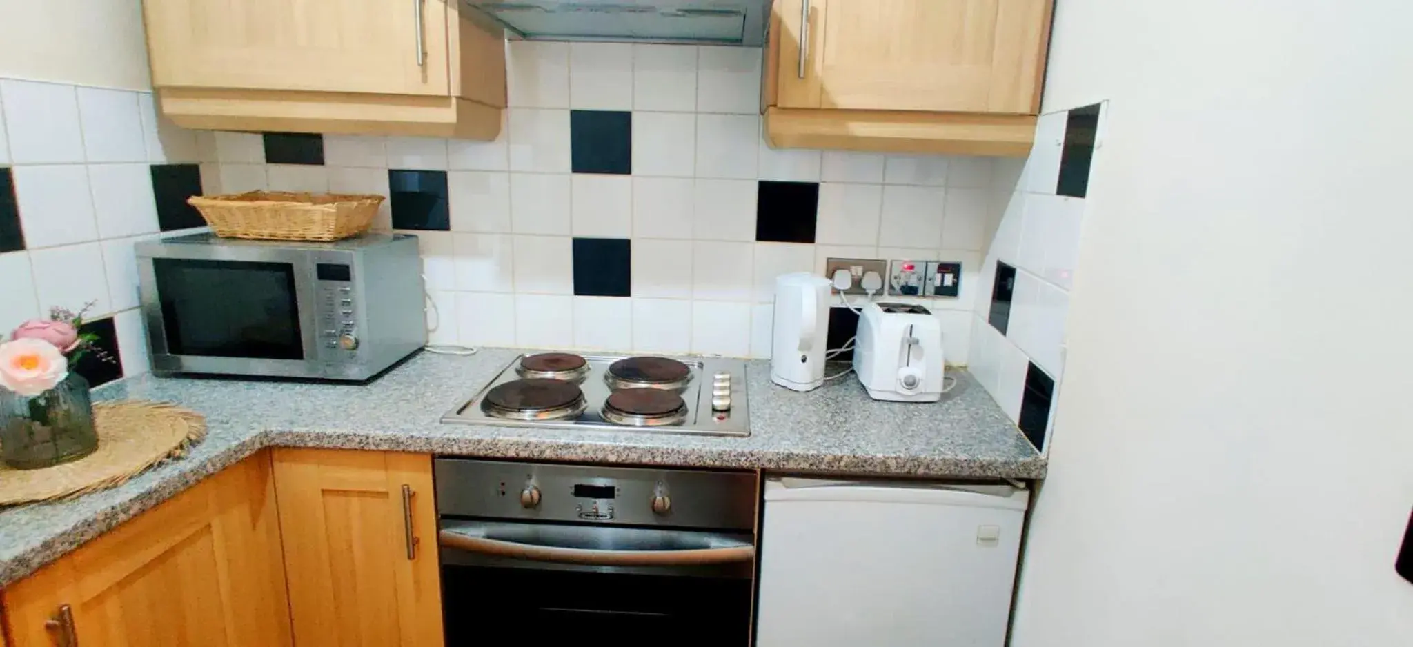 Studio Flat near Liverpool st & Shoreditch London. Studio Flat near Liverpool st & Shoreditch London.