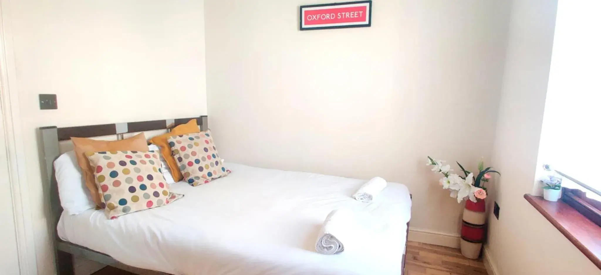 Bed in Studio Flat near Liverpool st & Shoreditch London. Bed in Studio Flat near Liverpool st & Shoreditch London.