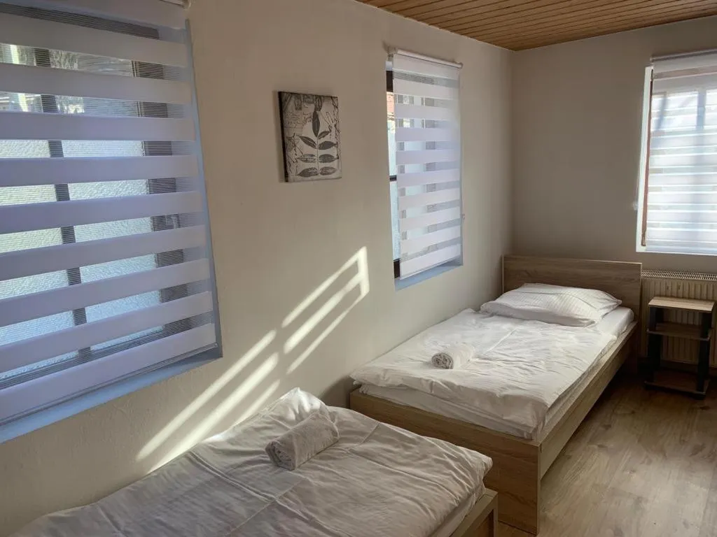 AB Apartment - Zimmer mit Gemeinschaftsräumen in Uhingen