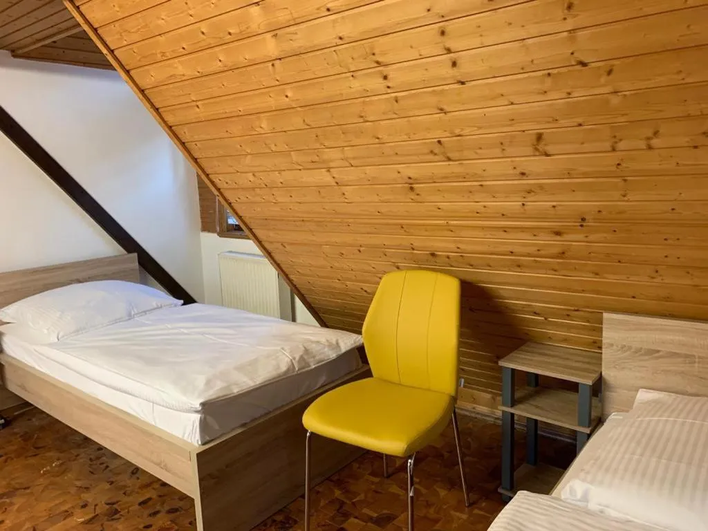 AB Apartment - Zimmer mit Gemeinschaftsräumen in Uhingen