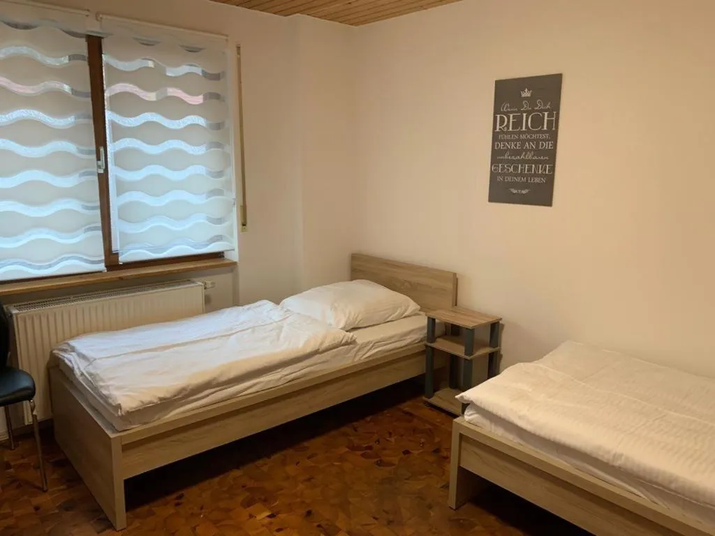 AB Apartment - Zimmer mit Gemeinschaftsräumen in Uhingen
