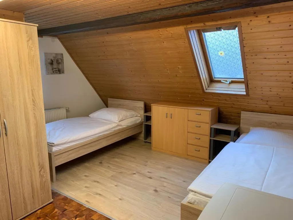 AB Apartment - Zimmer mit Gemeinschaftsräumen in Uhingen