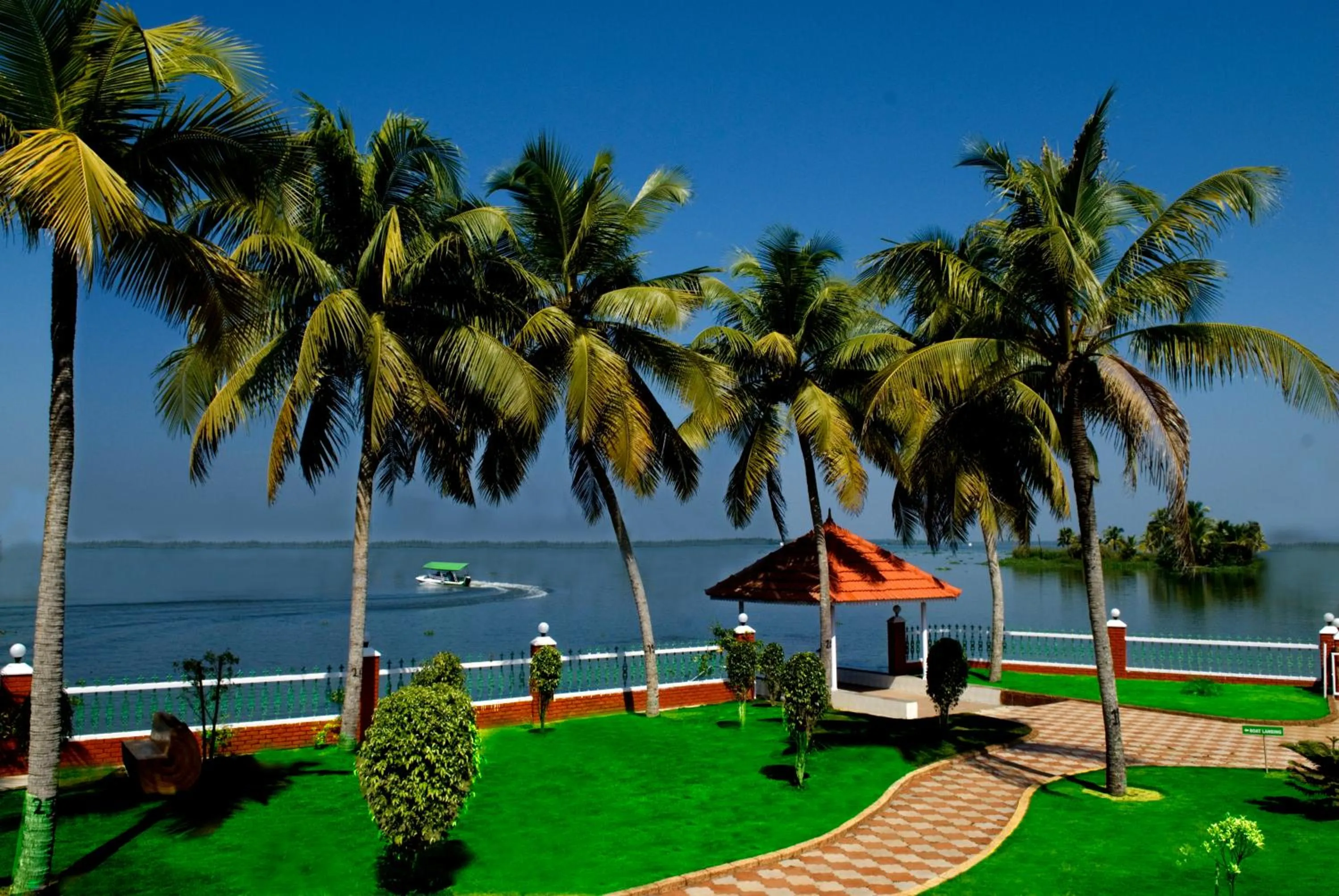 Area and facilities in Kalathil Lake Resort