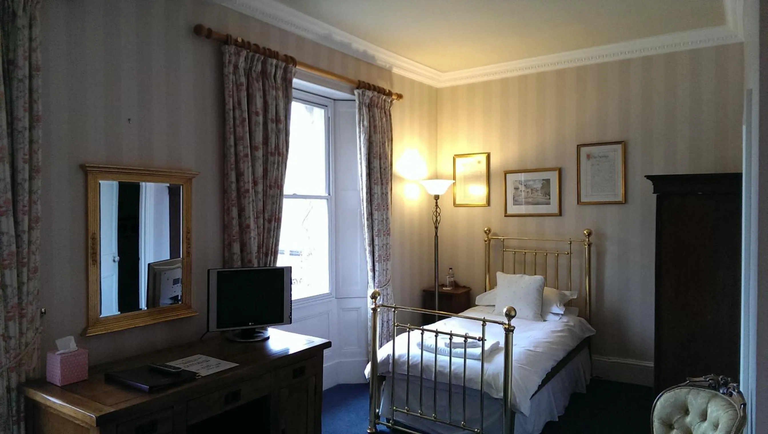 Bed in The Inn at Fossebridge