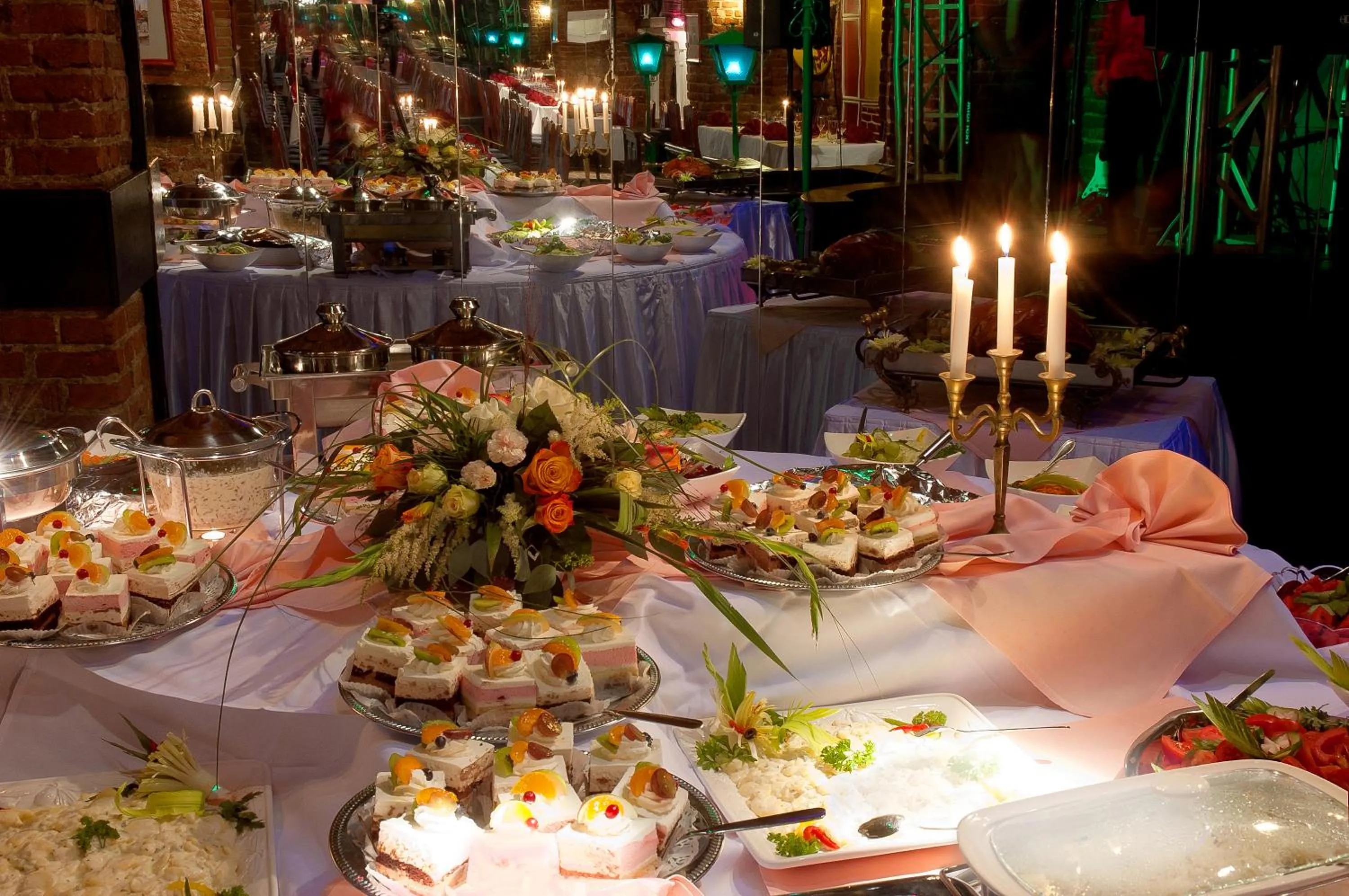 Restaurant/places to eat in Hotel Victoria