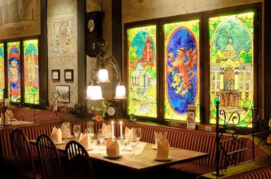 Restaurant/places to eat in Hotel Victoria