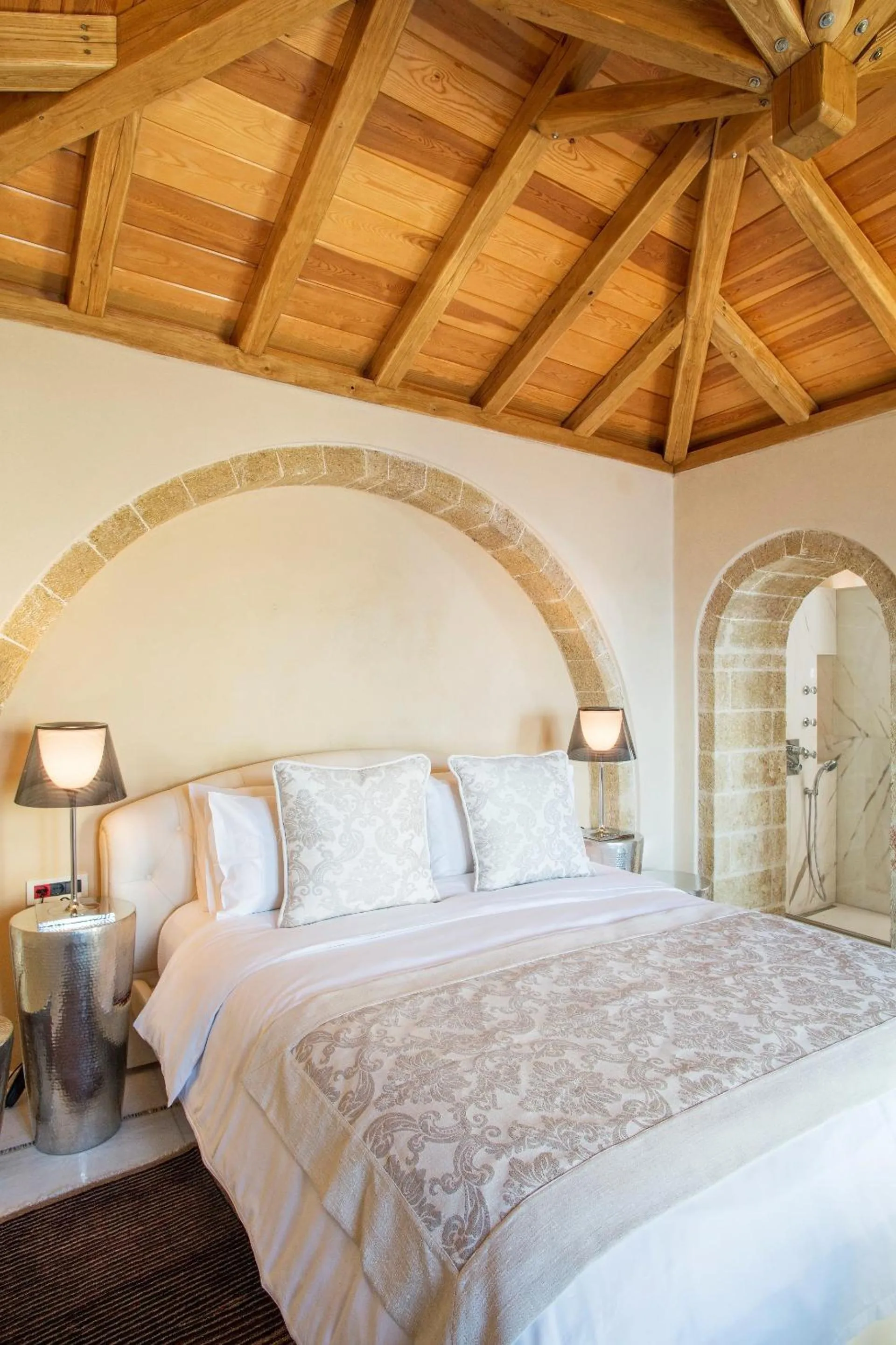 Bedroom, Bed in Moni Emvasis Luxury Suites