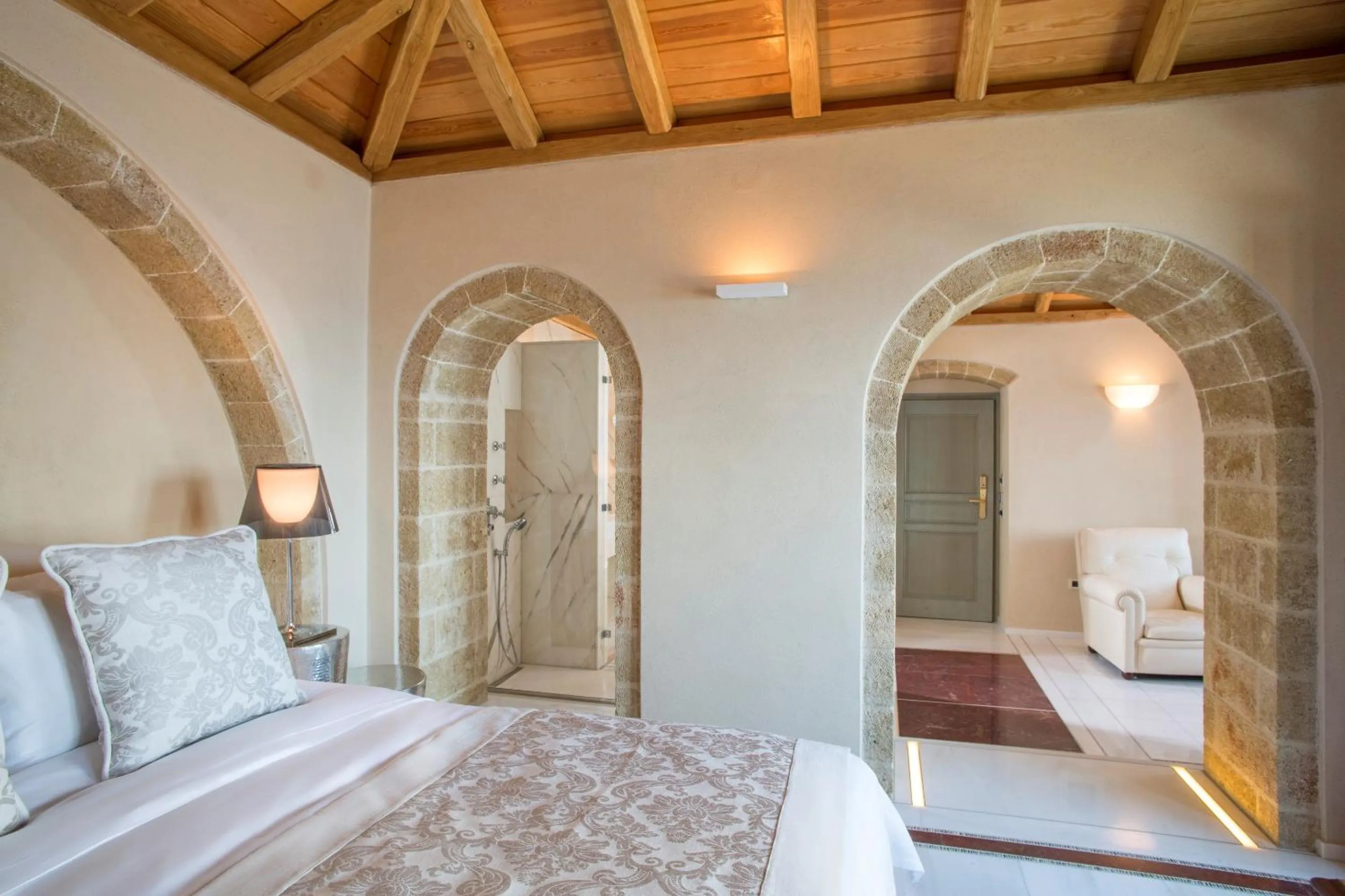 Bedroom, Bed in Moni Emvasis Luxury Suites
