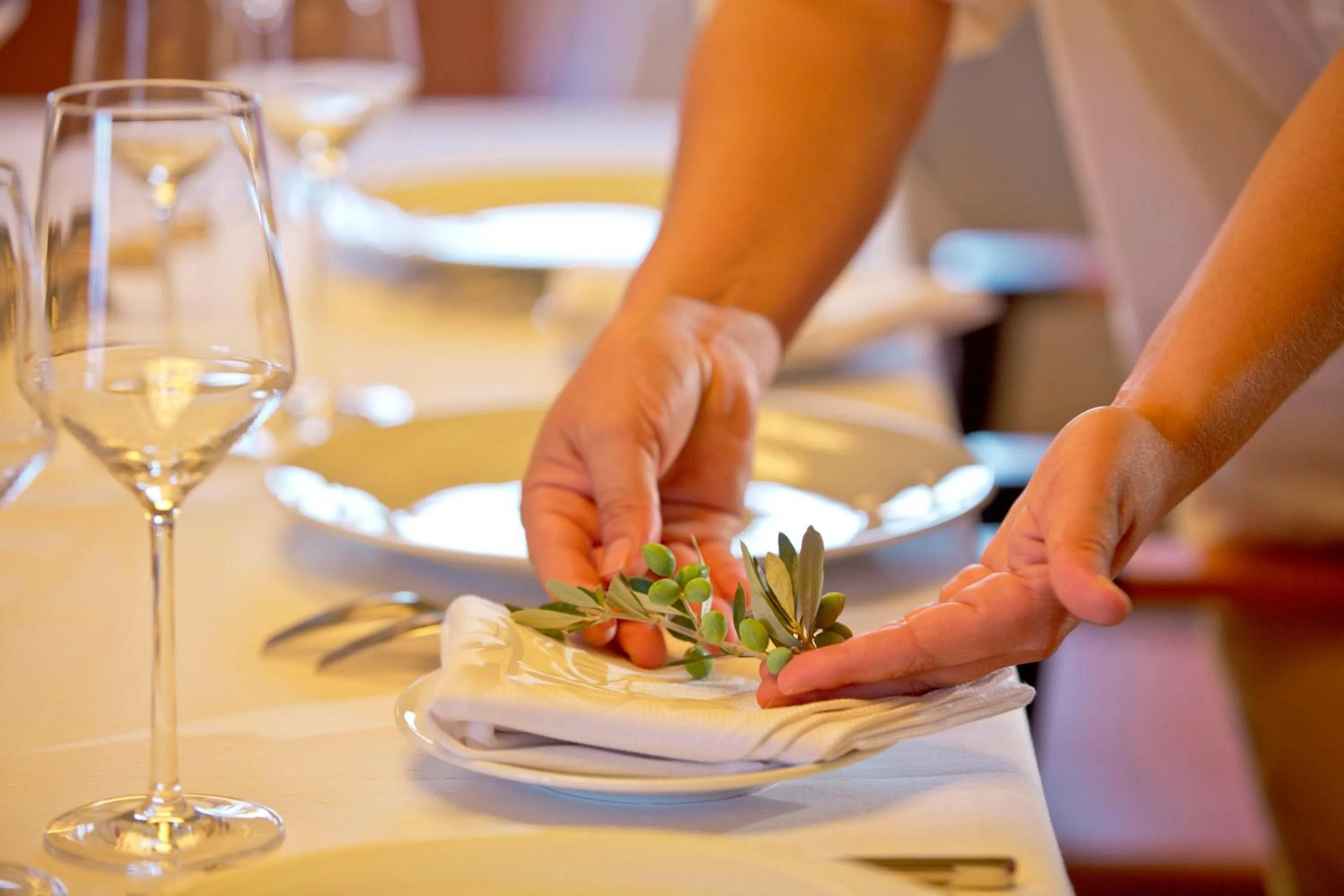 Restaurant/places to eat in Moni Emvasis Luxury Suites