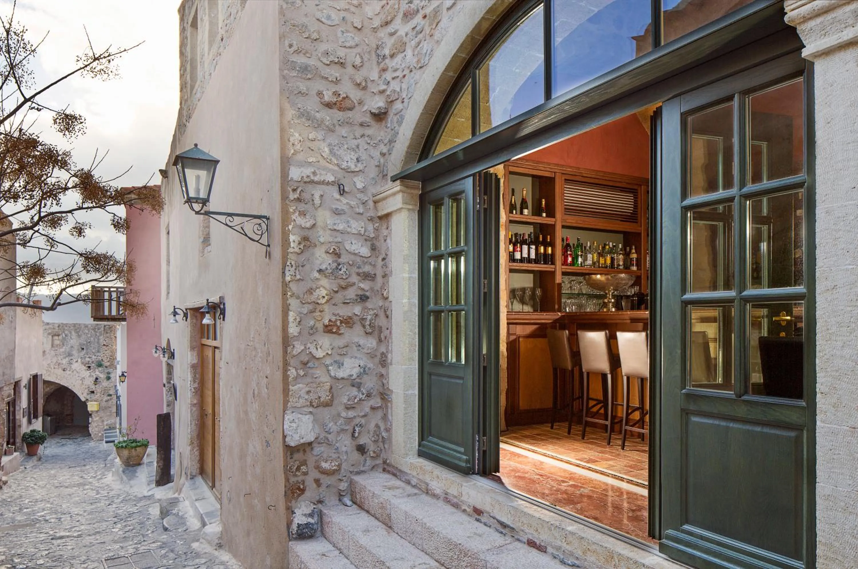 Lounge or bar in Moni Emvasis Luxury Suites