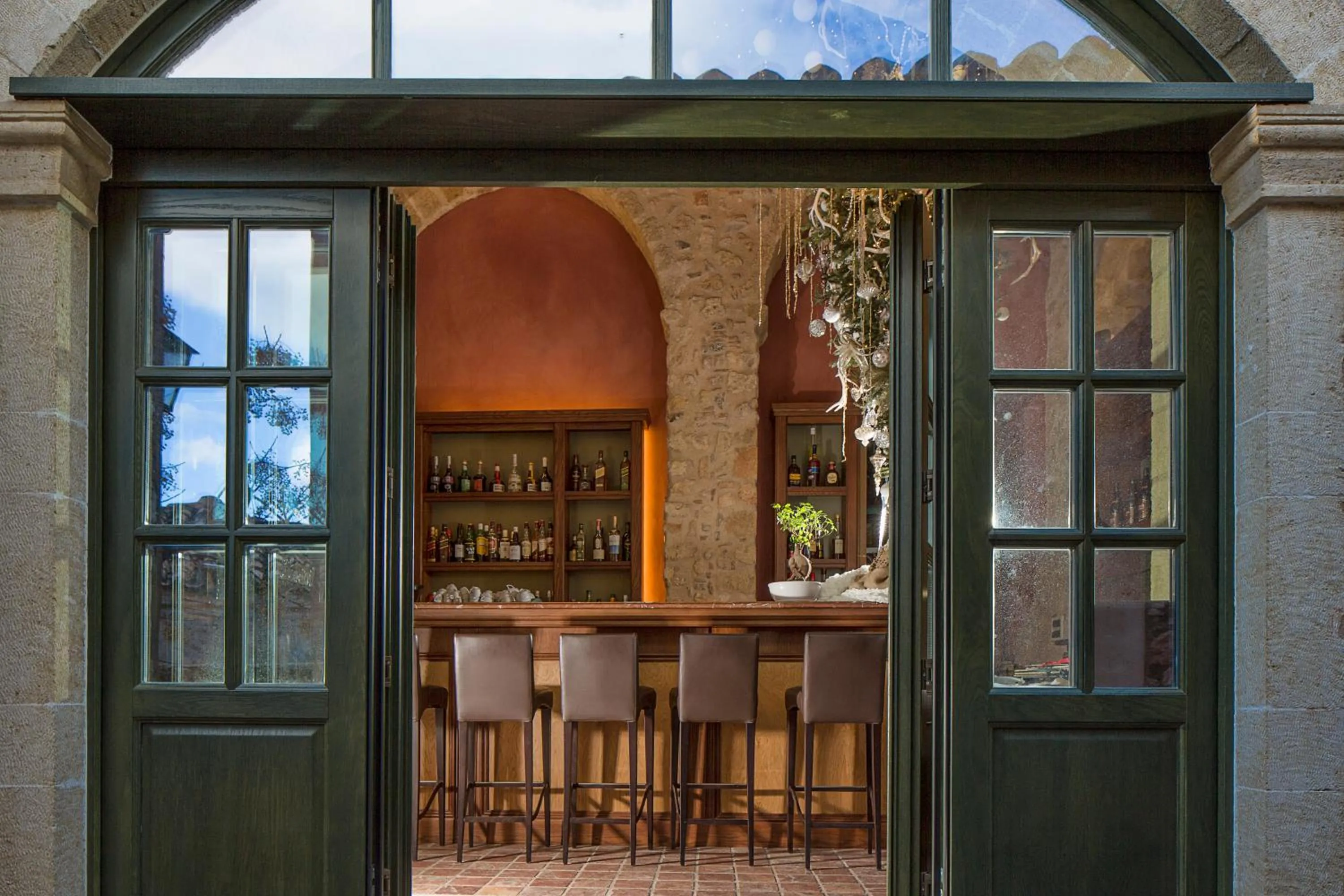 Lounge or bar in Moni Emvasis Luxury Suites