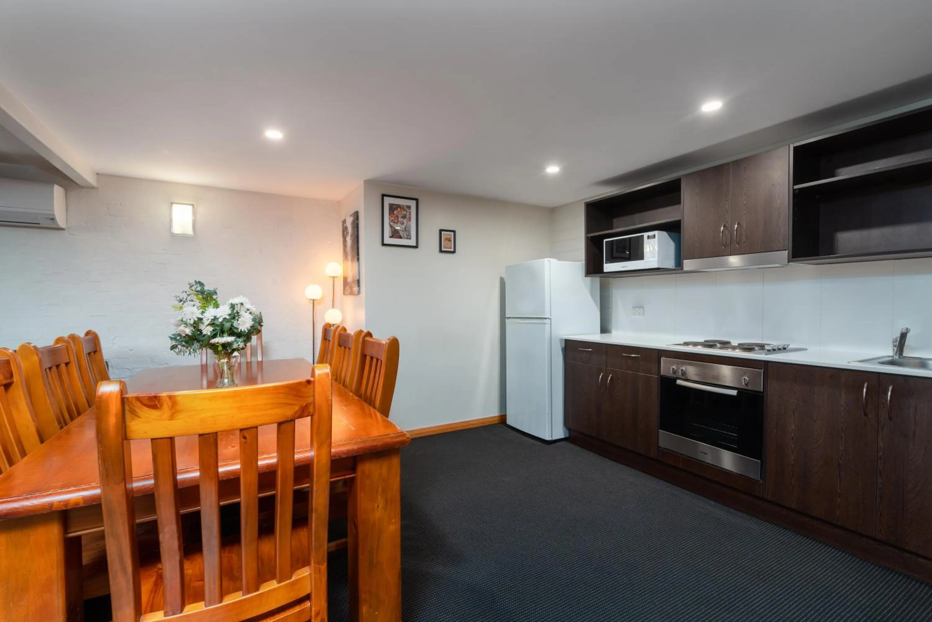 Kitchen or kitchenette in Leisure Inn Penny Royal Hotel & Apartments