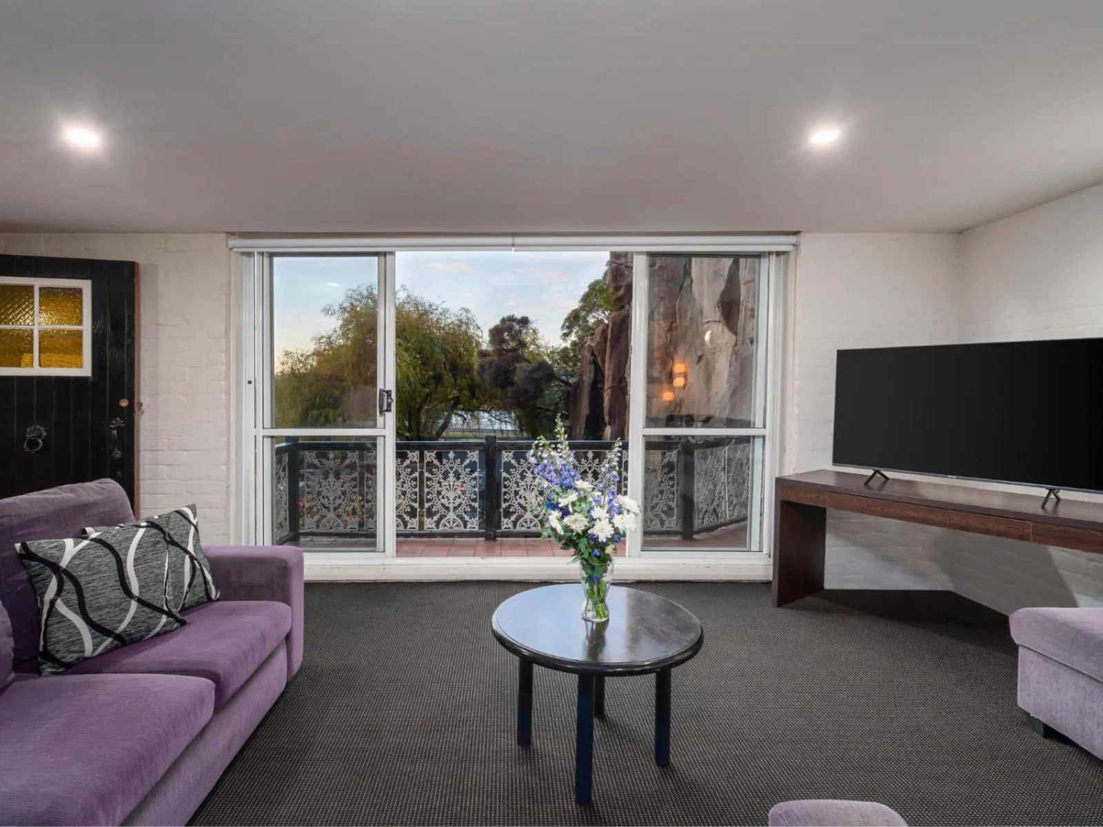 Communal lounge/ TV room in Leisure Inn Penny Royal Hotel & Apartments