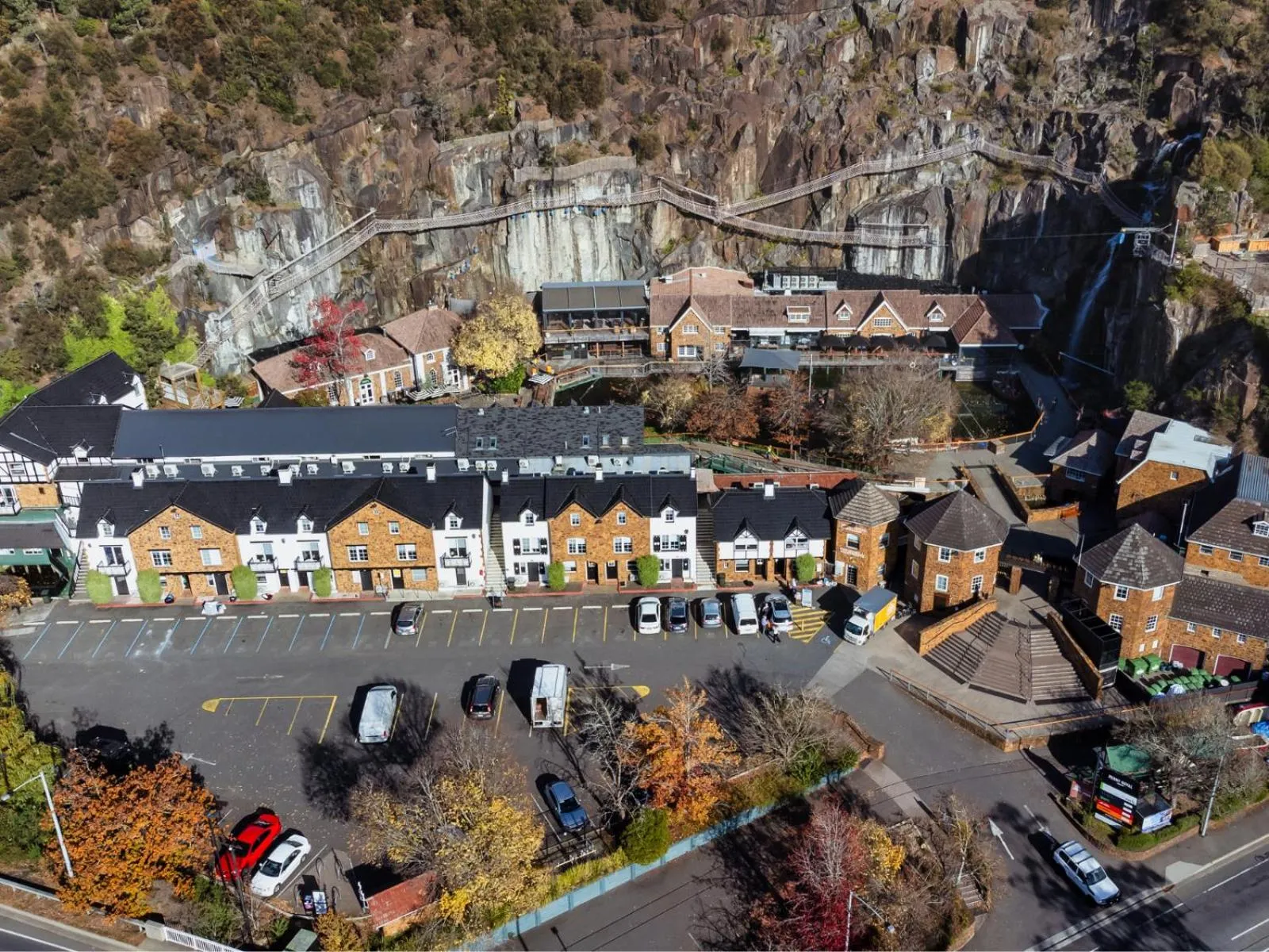 Property building in Leisure Inn Penny Royal Hotel & Apartments