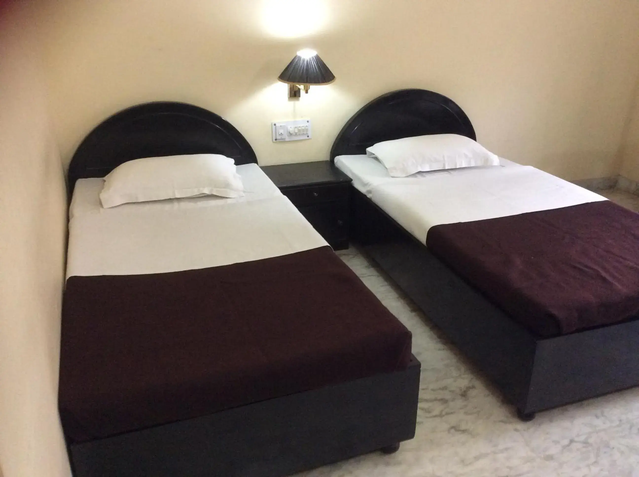 Standard non A/C Double or Twin Room in Hotel Marble Palace Standard non A/C Double or Twin Room in Hotel Marble Palace