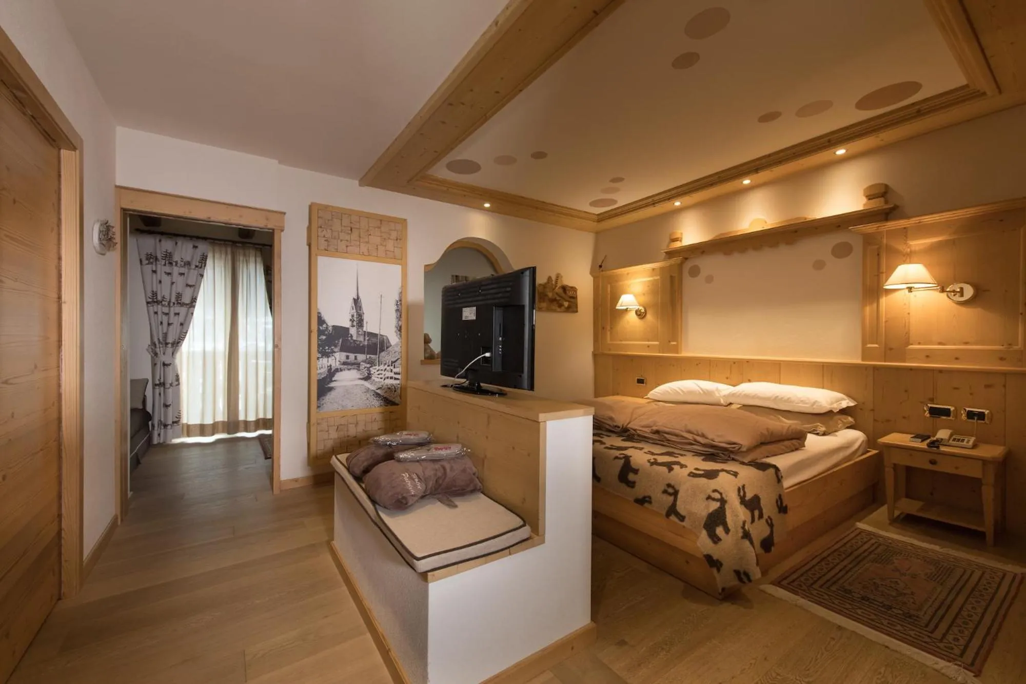 Photo of the whole room, Bed in Hotel Patrizia Dolomites Glamour