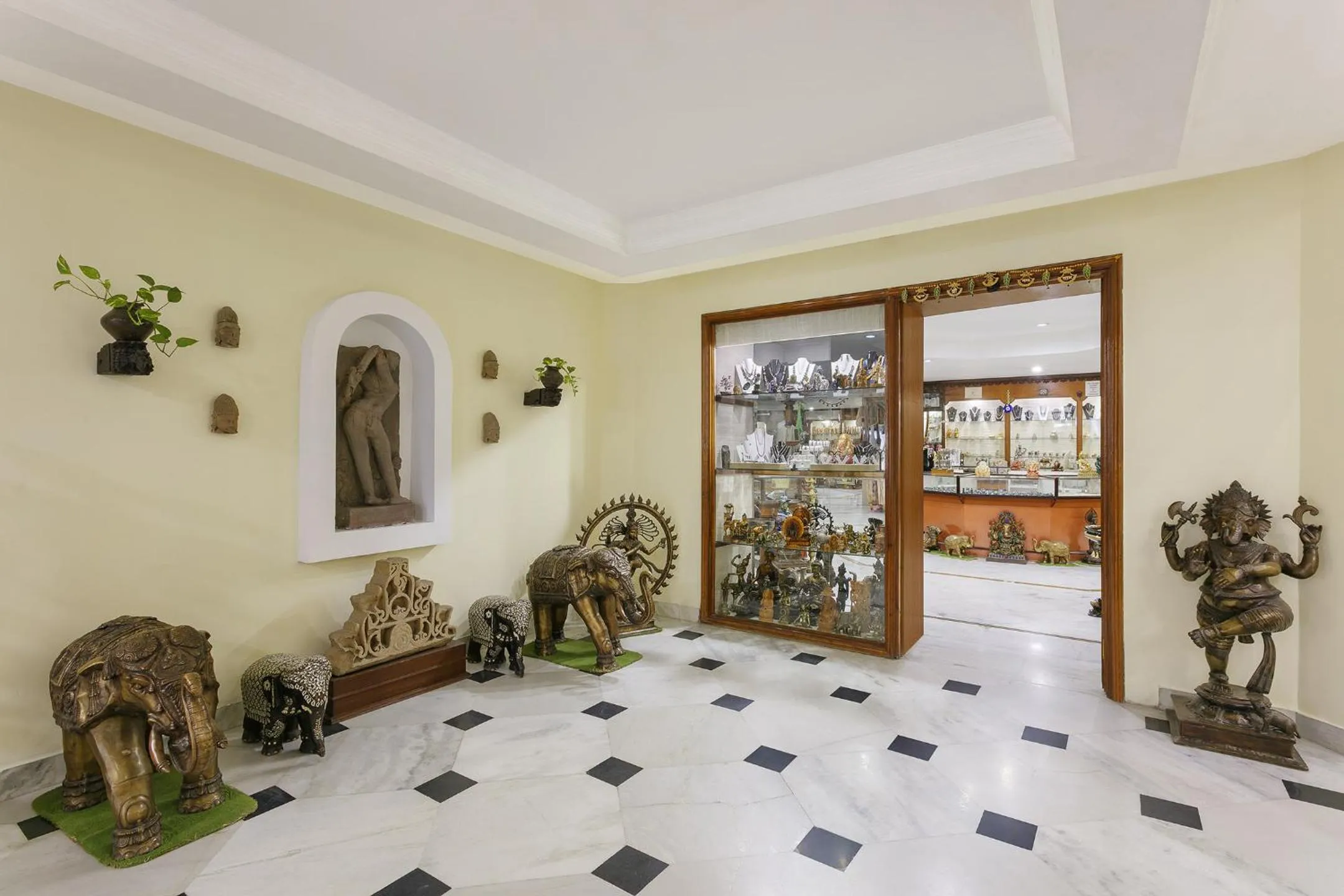 On-site shops in Ramada Khajuraho