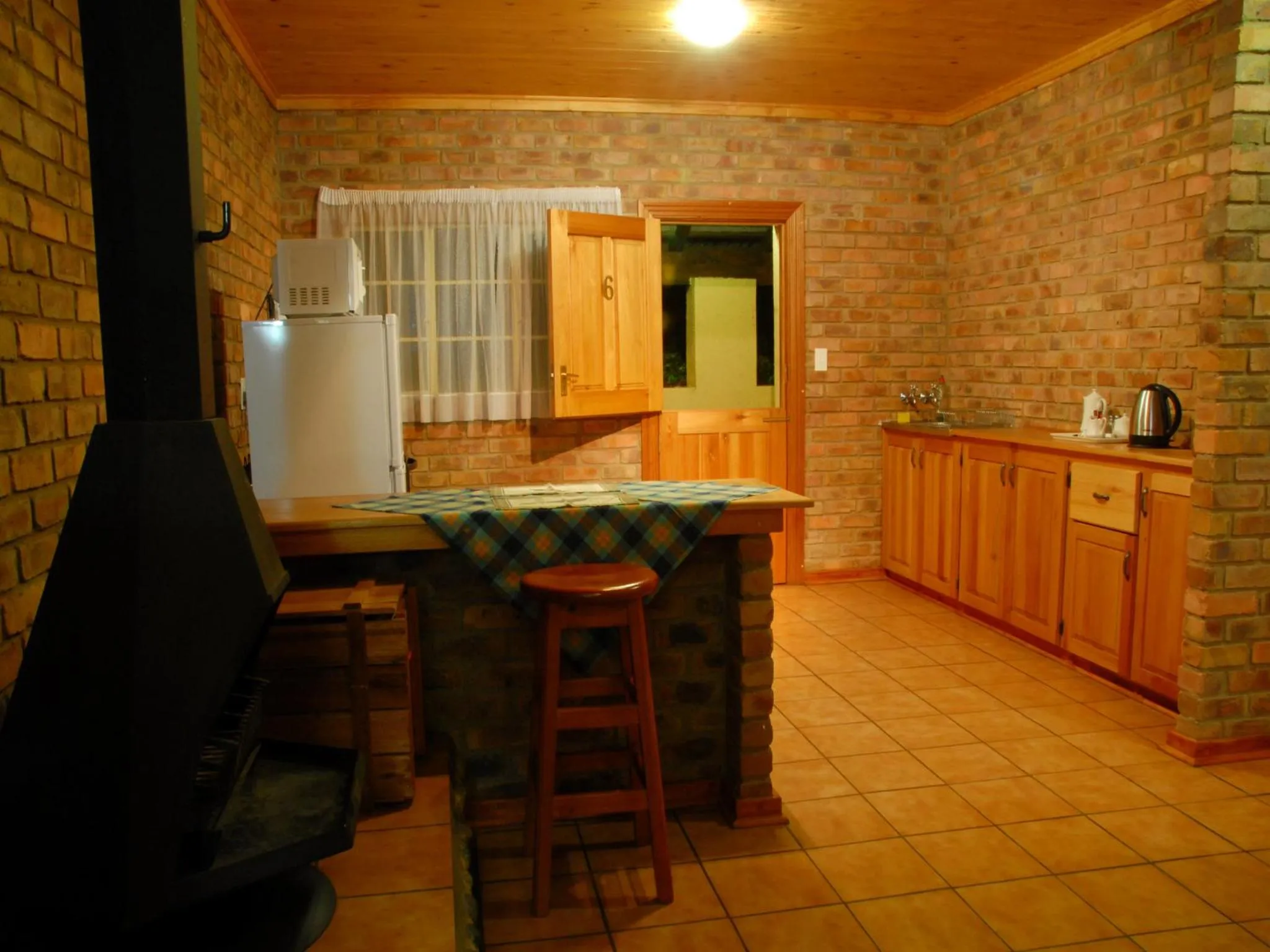 Kitchen or kitchenette in Thaba Tsweni Lodge & Safaris