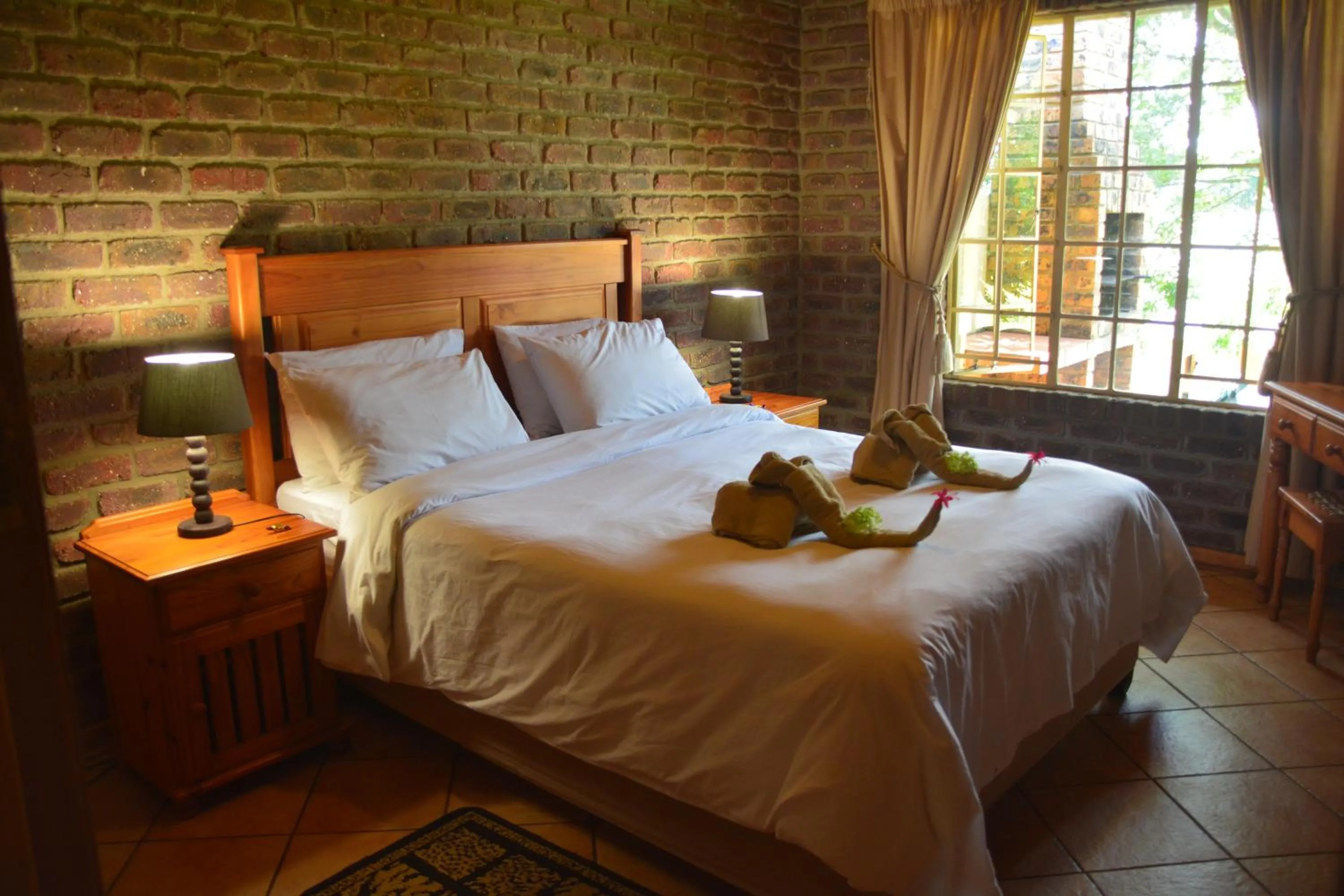 Bedroom, Bed in Thaba Tsweni Lodge & Safaris