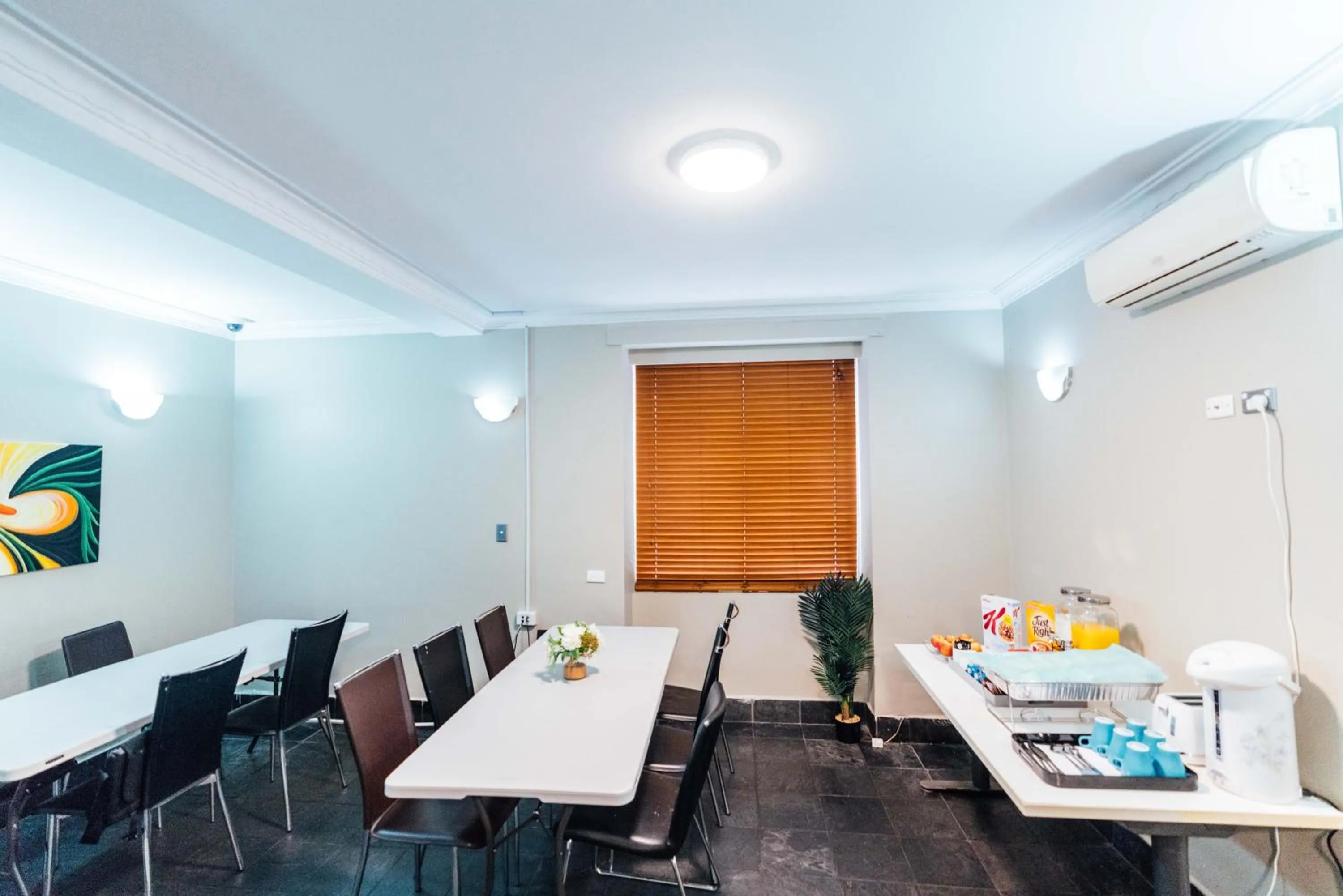 Food and drinks in UNO Hotel Sydney