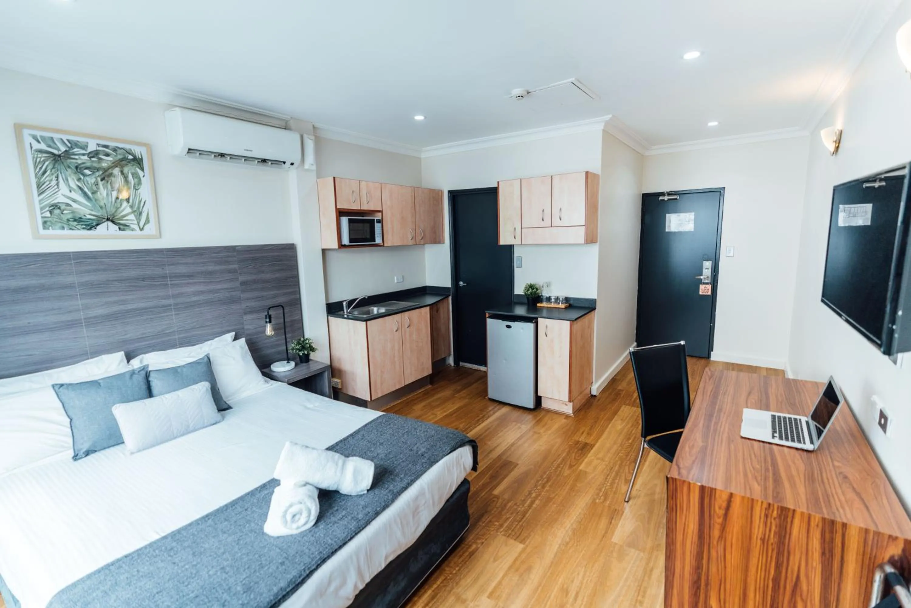 Photo of the whole room in UNO Hotel Sydney