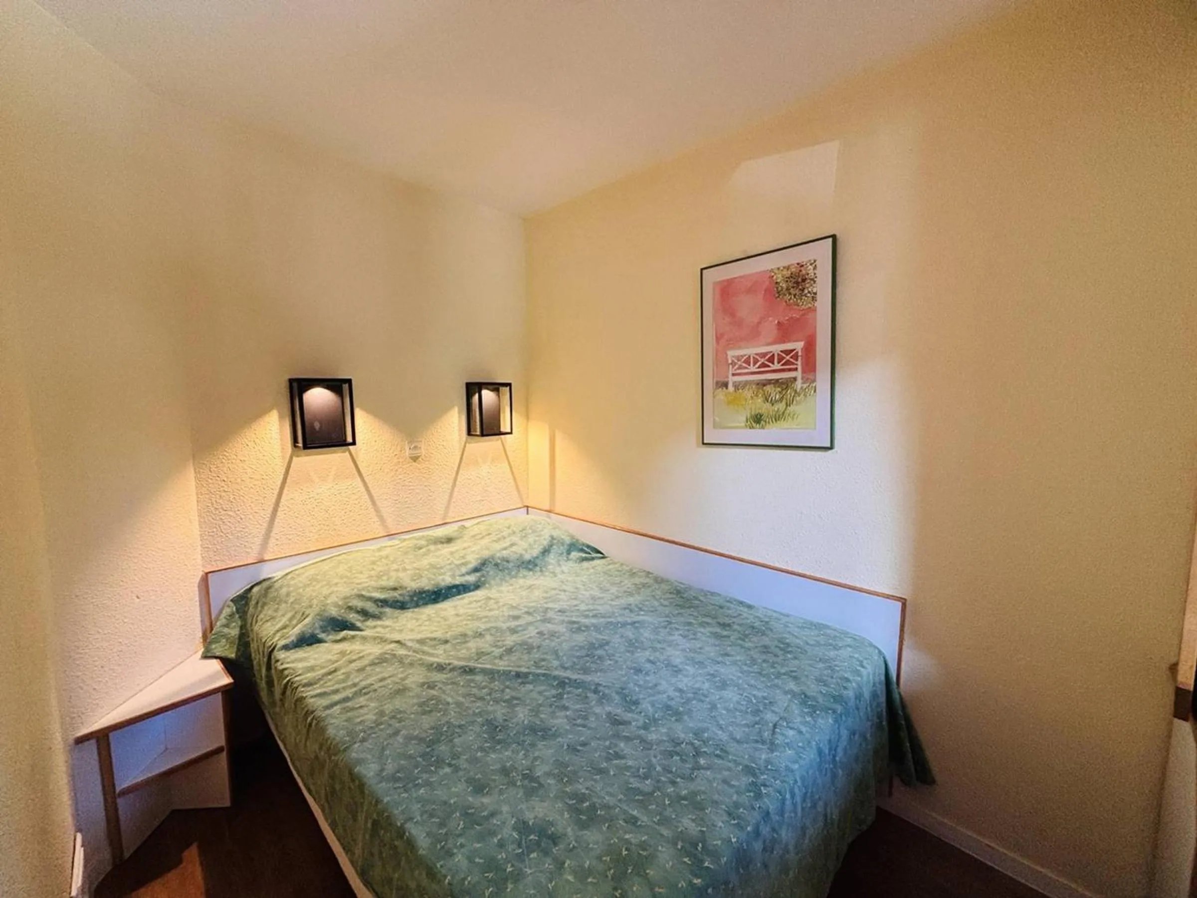 Bed in Appartement cosy 2 pièces à La Plagne, animaux acceptés - FR-1-353-57