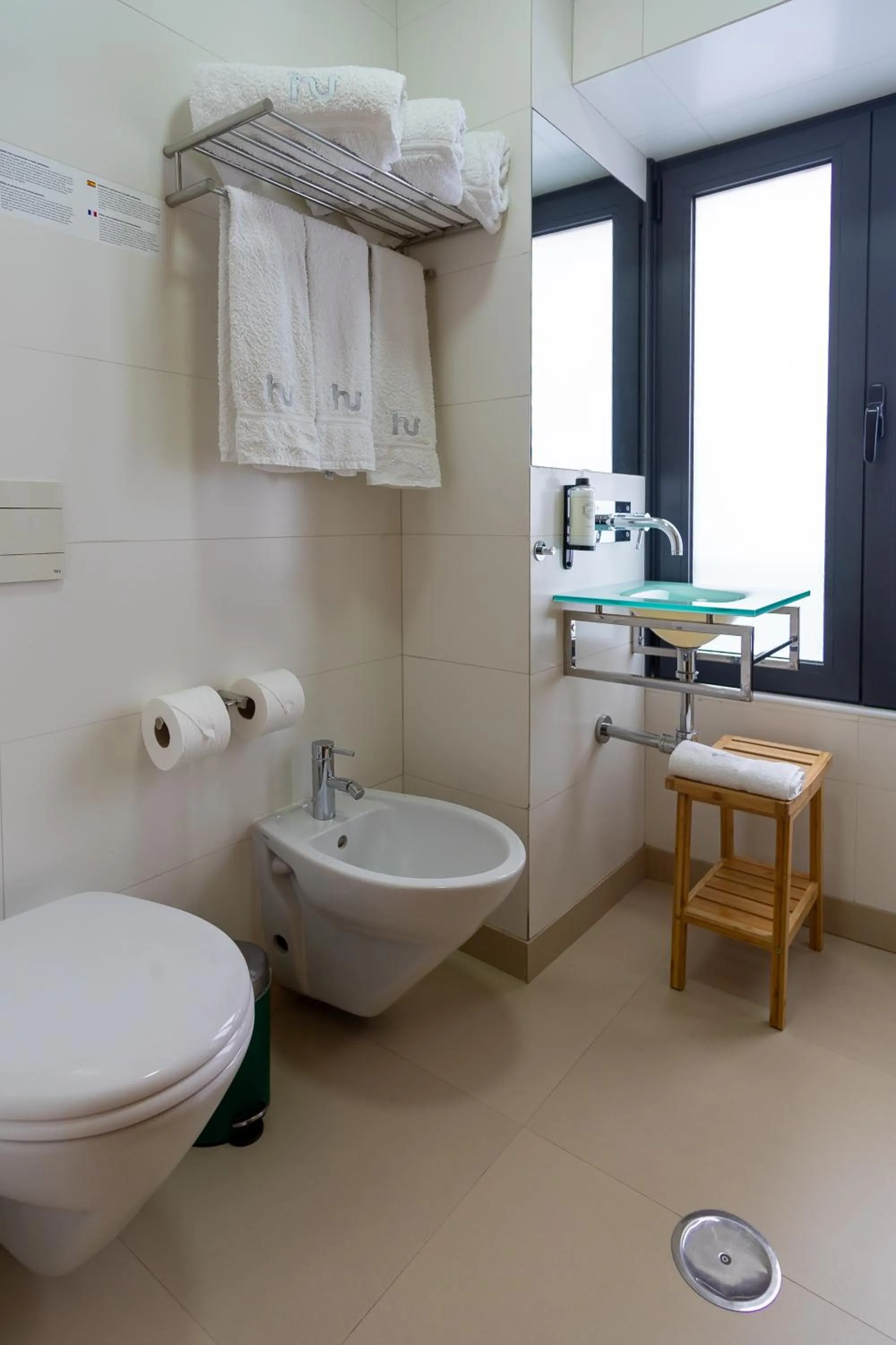 Toilet in Hotel Vitória