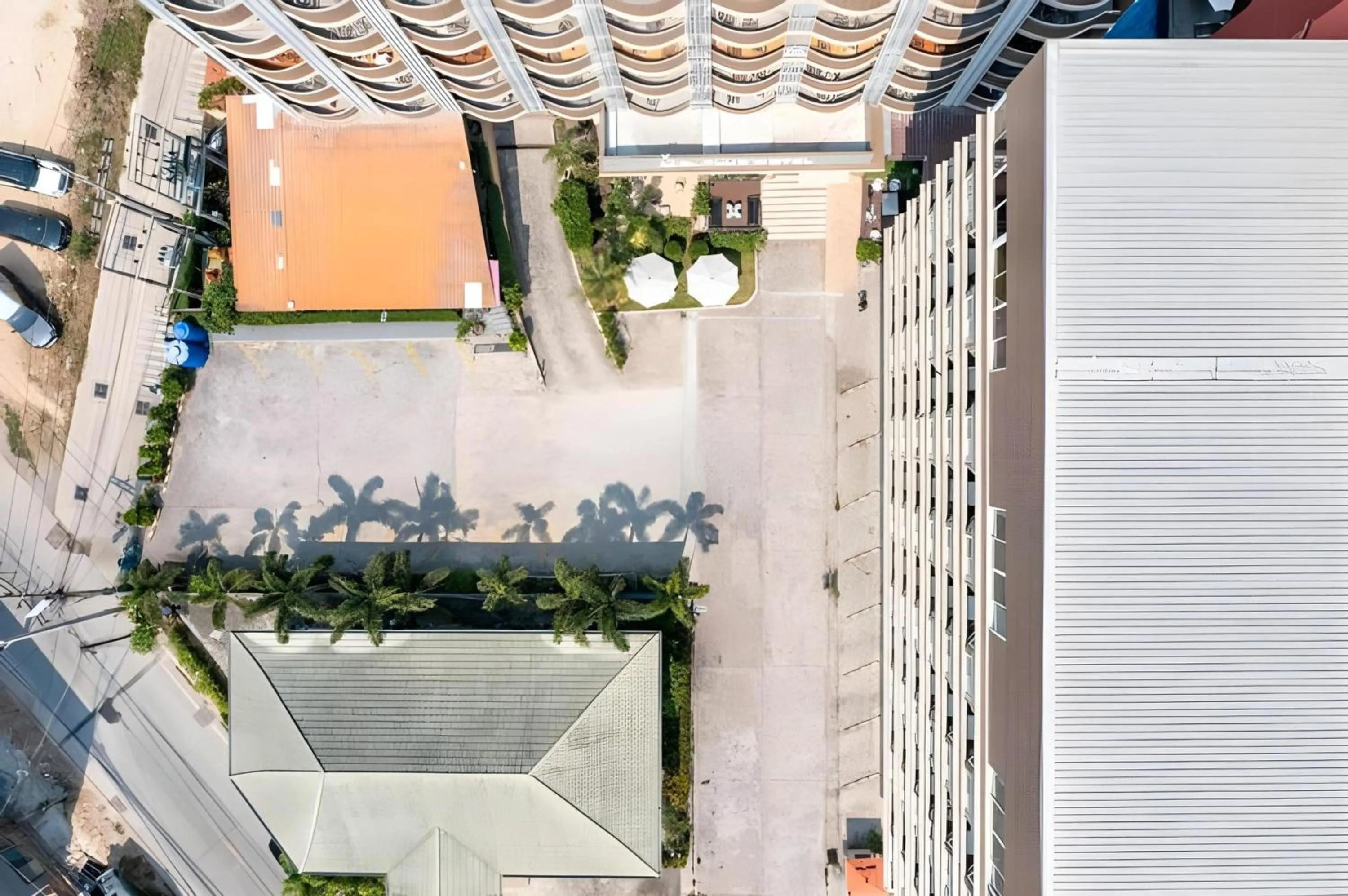 Property building in Sunday JA Plus Hotel