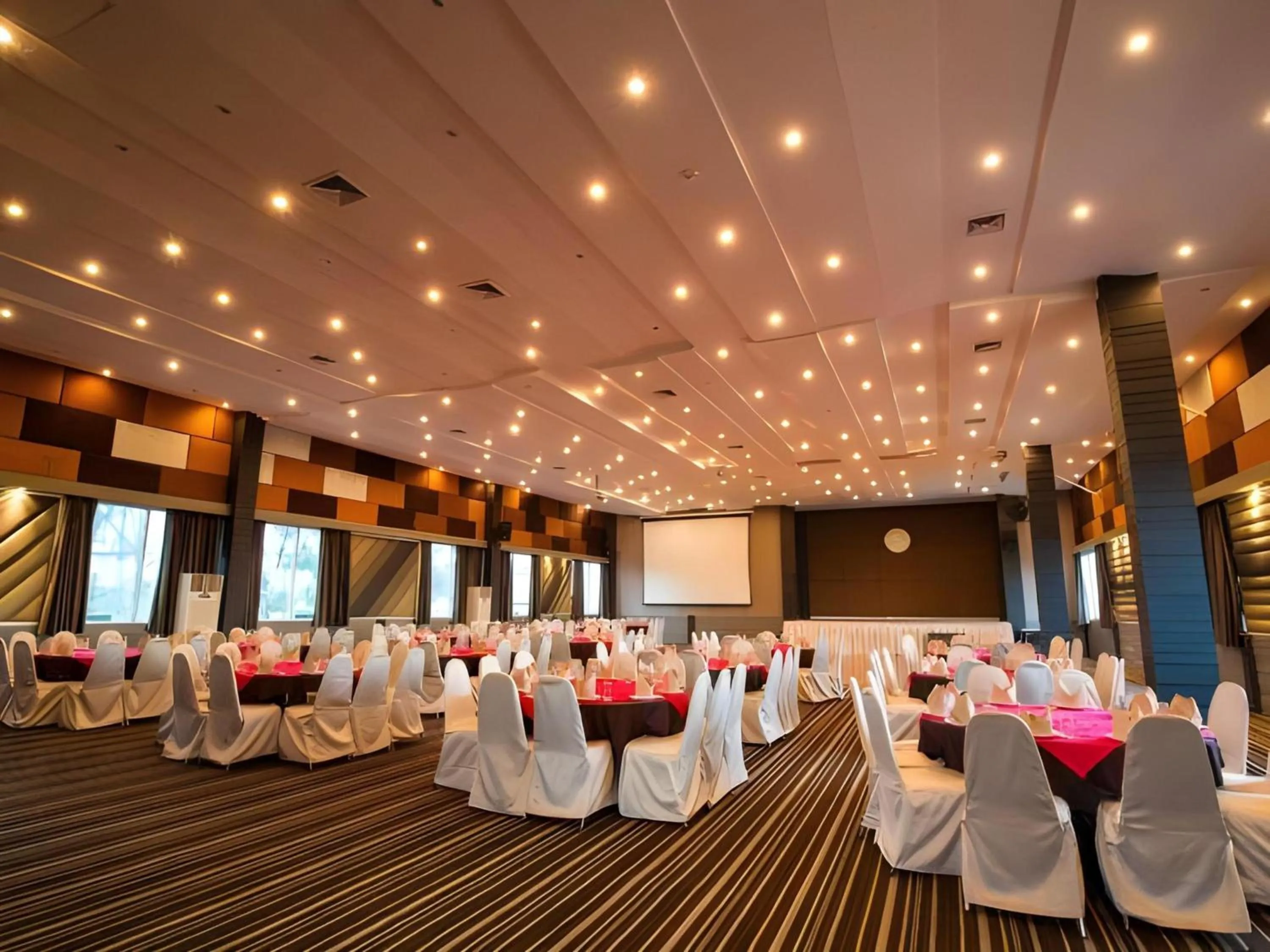 Banquet/Function facilities in Sunday JA Plus Hotel