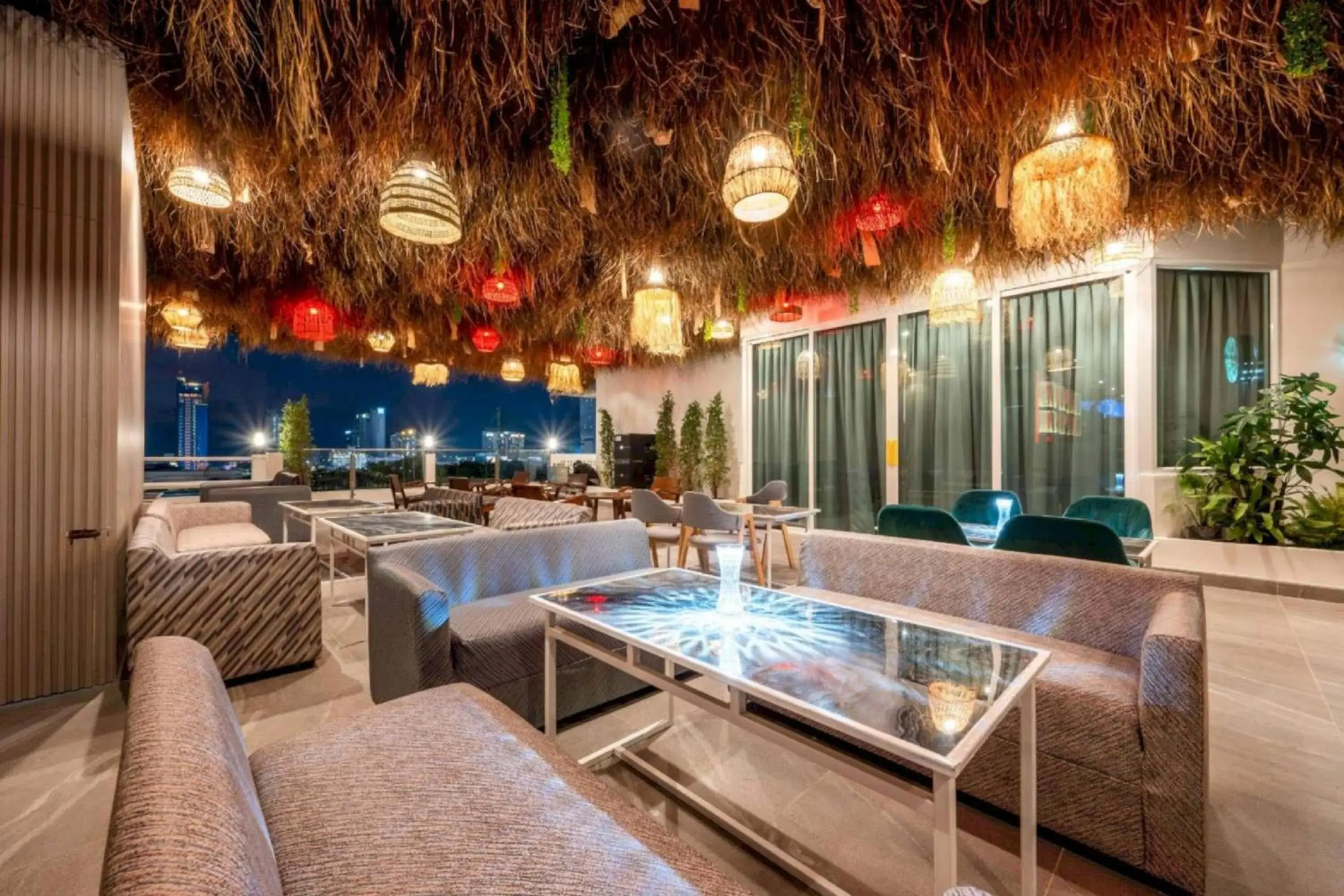 Restaurant/places to eat in Sunday JA Plus Hotel Restaurant/places to eat in Sunday JA Plus Hotel