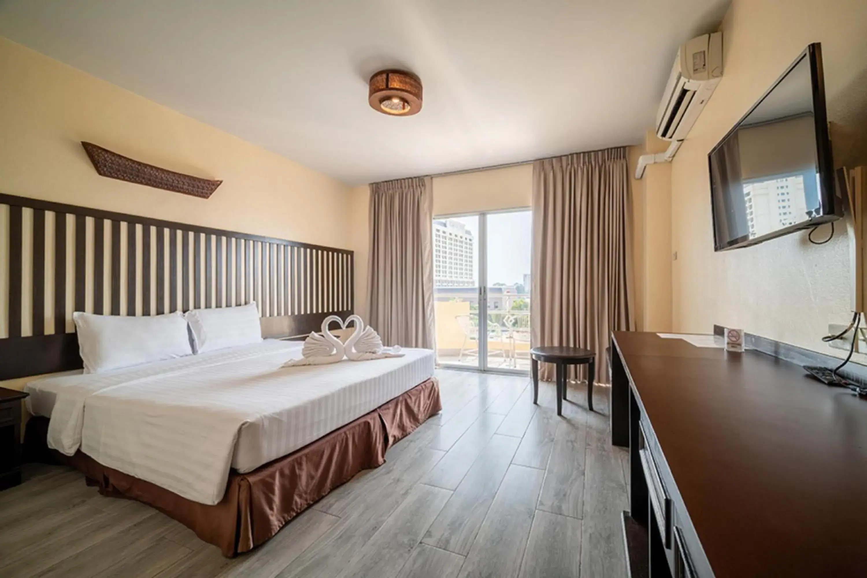 Photo of the whole room, Bed in Sunday JA Plus Hotel Photo of the whole room, Bed in Sunday JA Plus Hotel