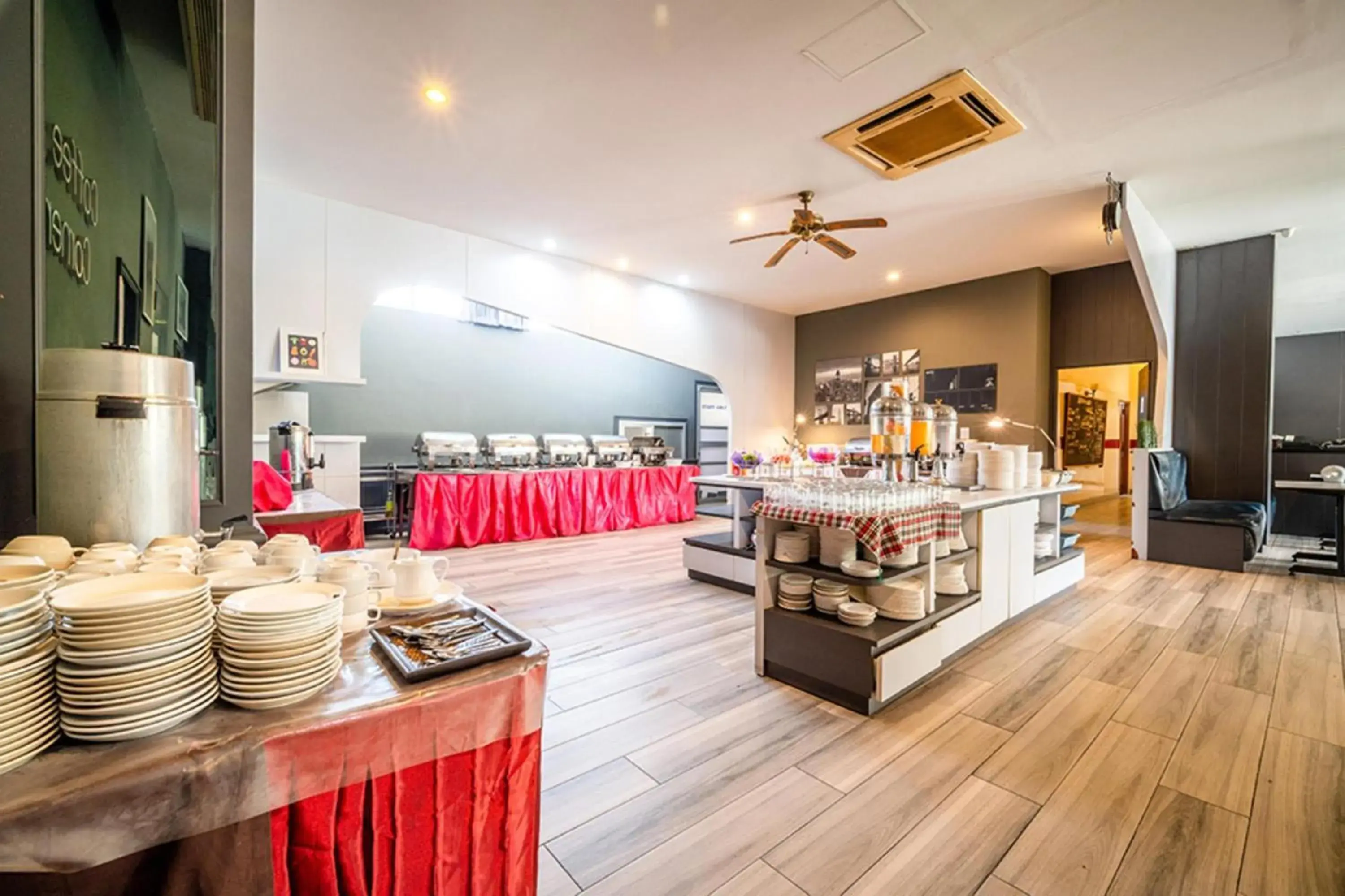 Restaurant/places to eat in Sunday JA Plus Hotel Restaurant/places to eat in Sunday JA Plus Hotel