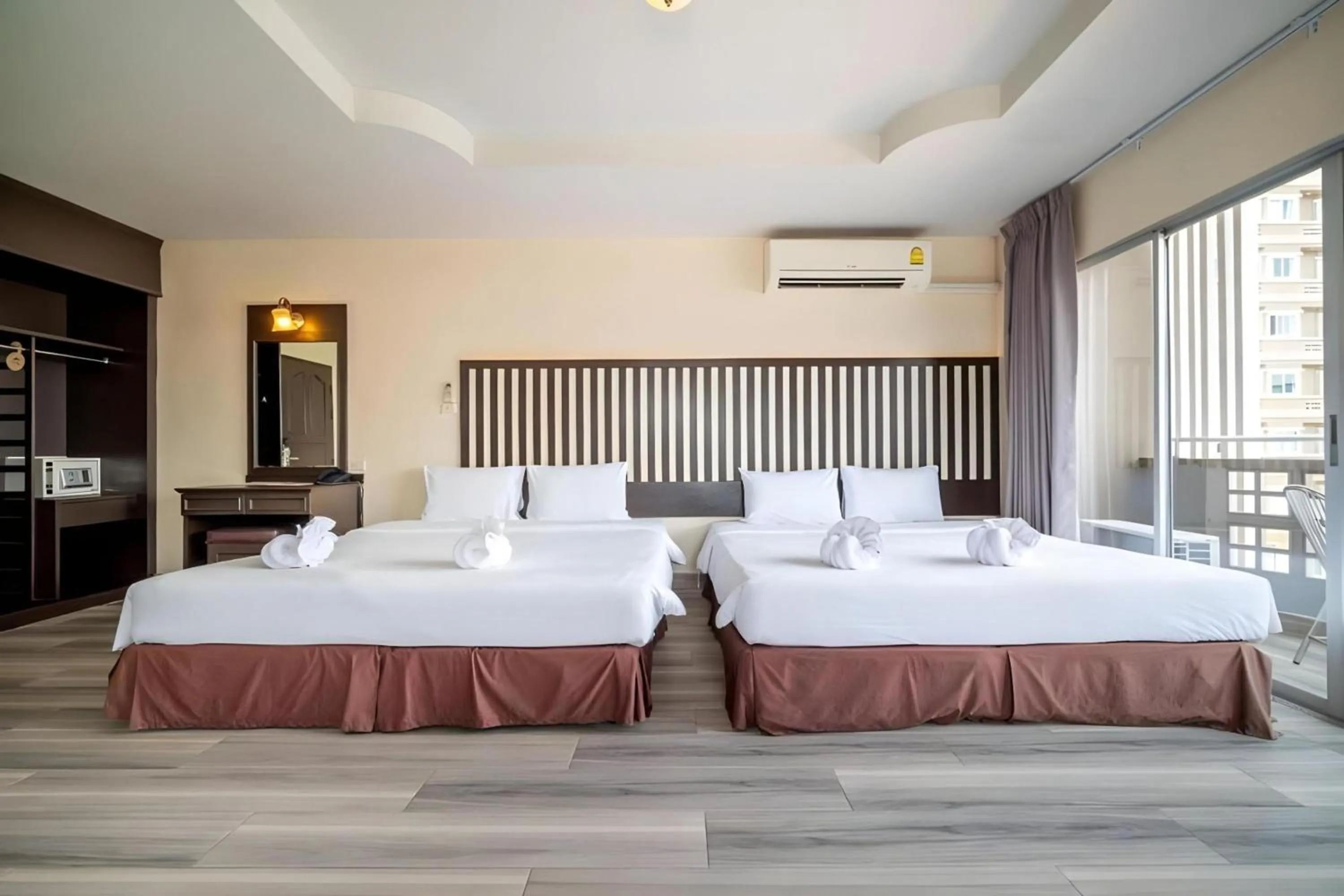 Photo of the whole room, Bed in Sunday JA Plus Hotel