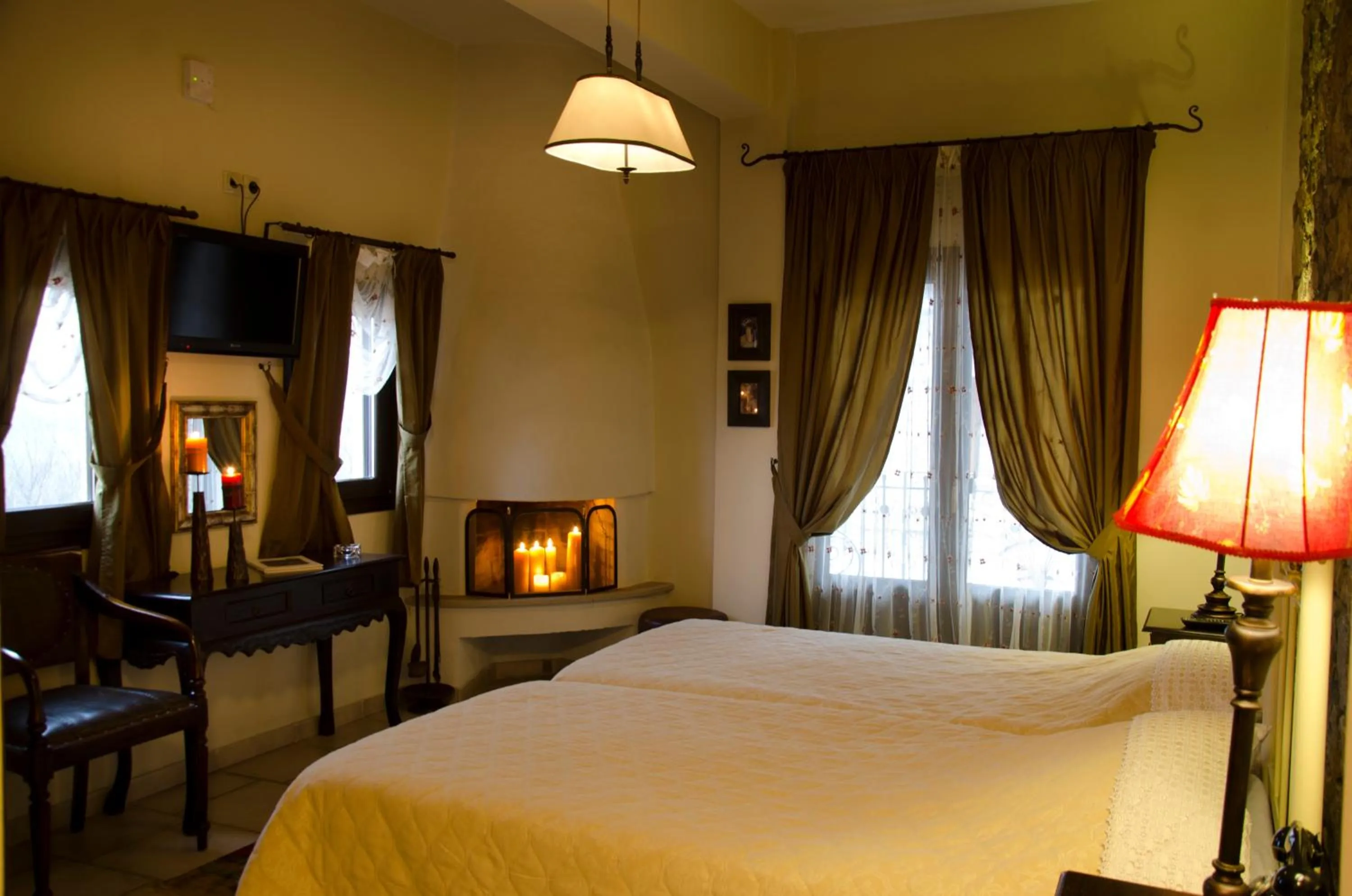 Photo of the whole room, Bed in Atrion Highland Hotel