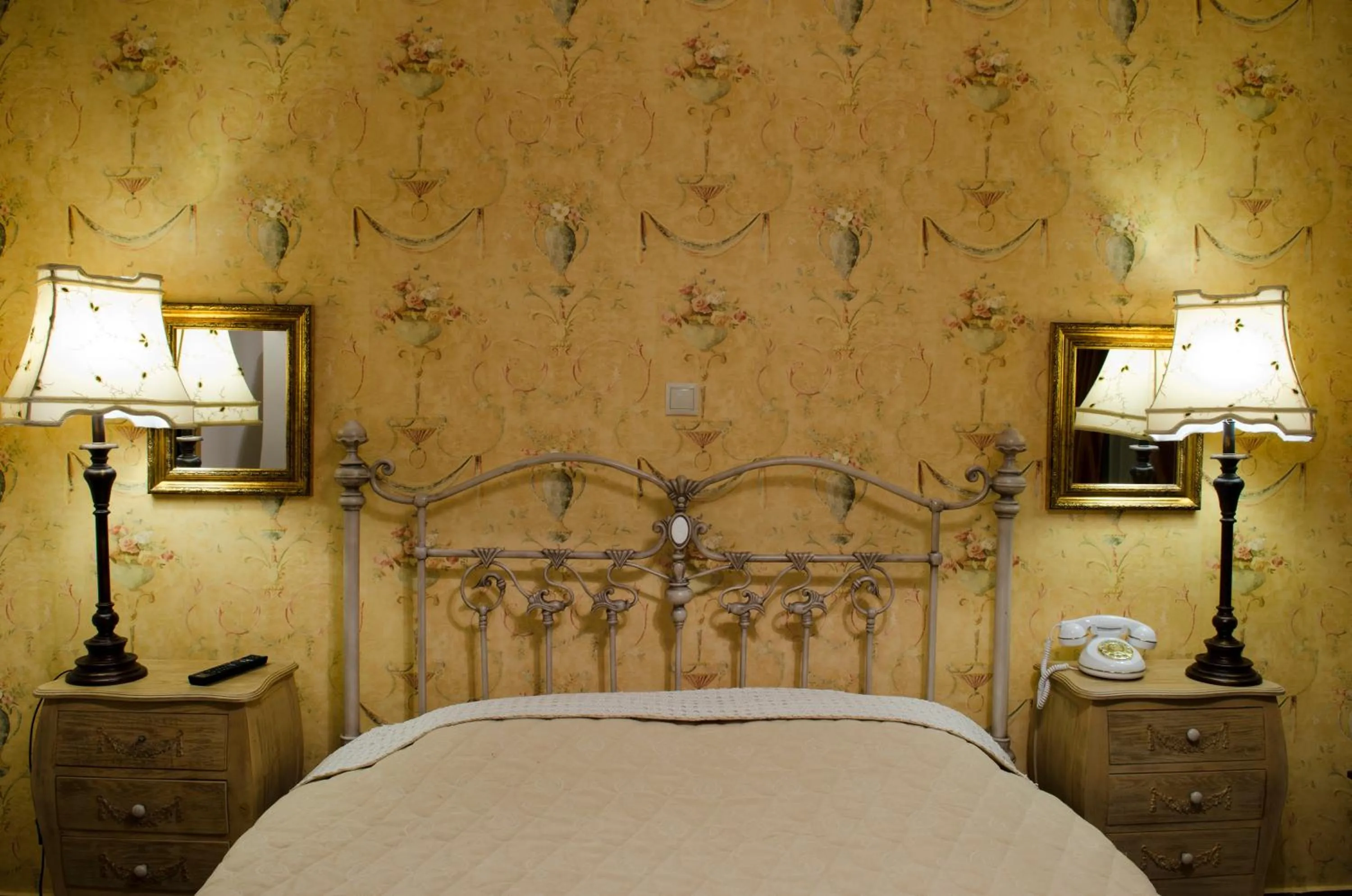 Photo of the whole room, Bed in Atrion Highland Hotel