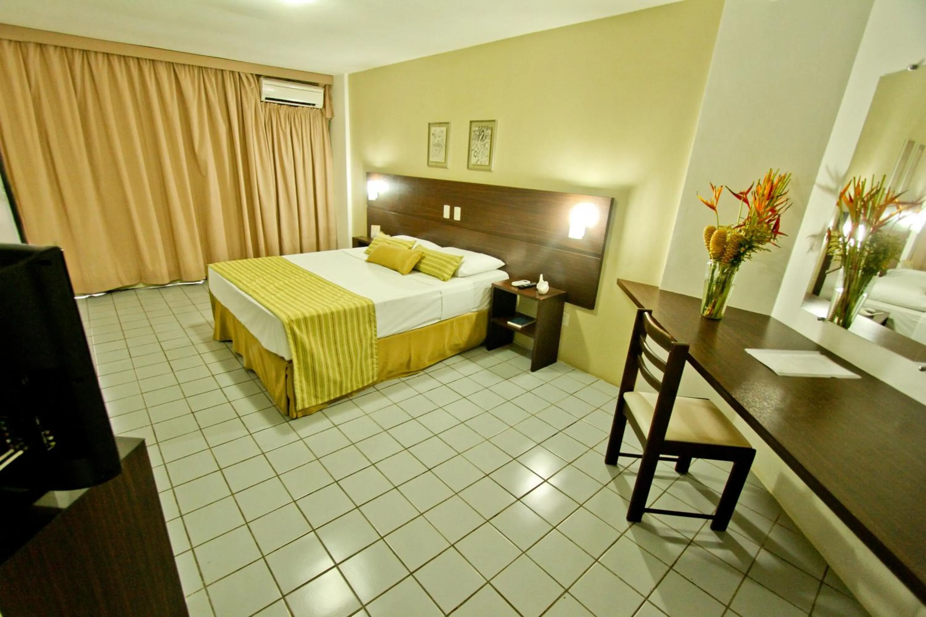 Photo of the whole room, Bed in Petrolina Palace Hotel
