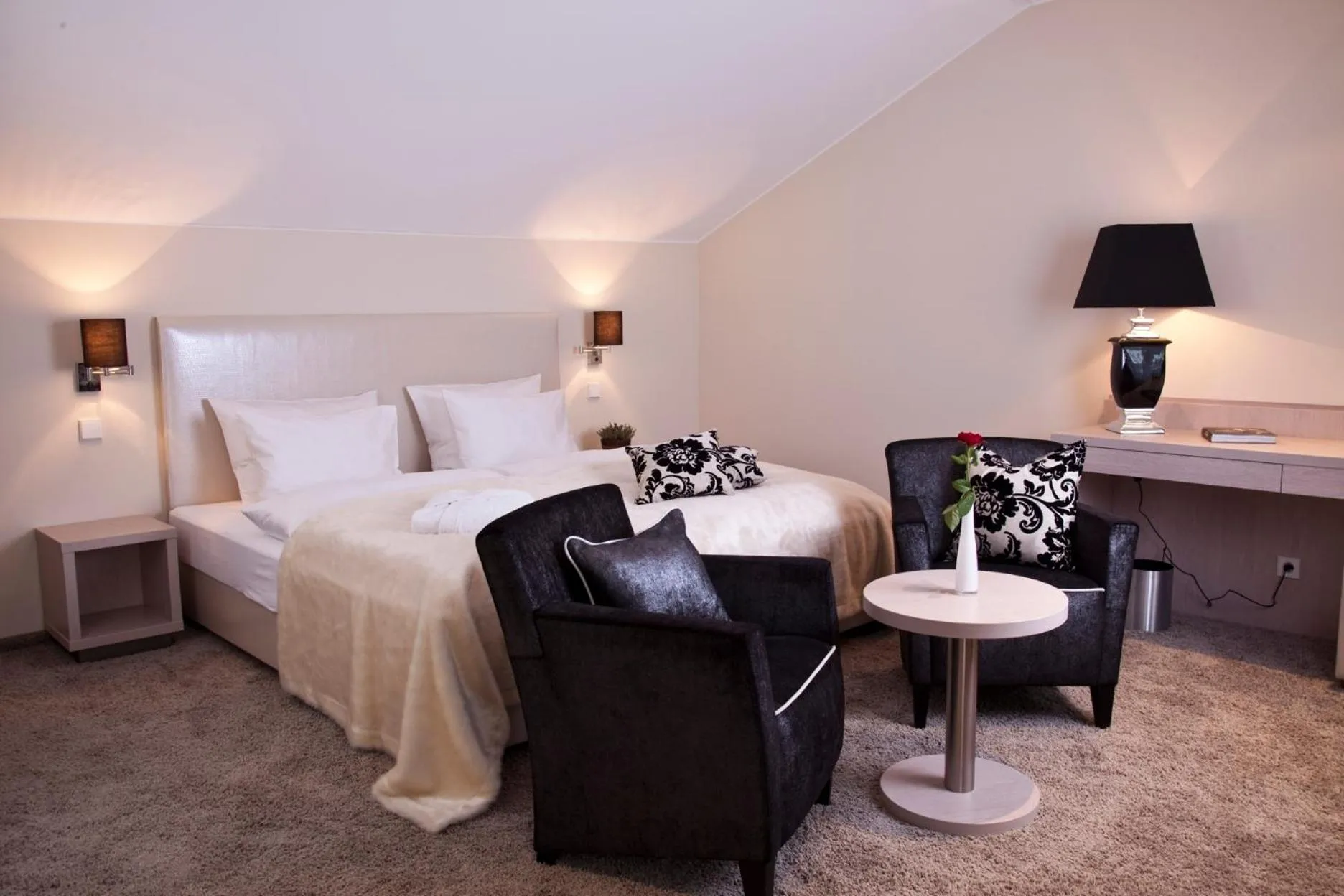 Bed in Hotel Palatina "Hotel-Restaurant"