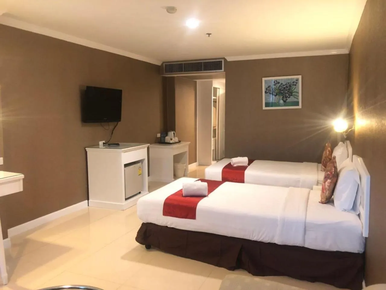 TV and multimedia, Bed in Bay Hotel Srinakarin