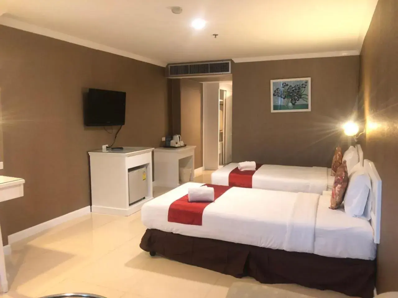 TV and multimedia, Bed in Bay Hotel Srinakarin TV and multimedia, Bed in Bay Hotel Srinakarin